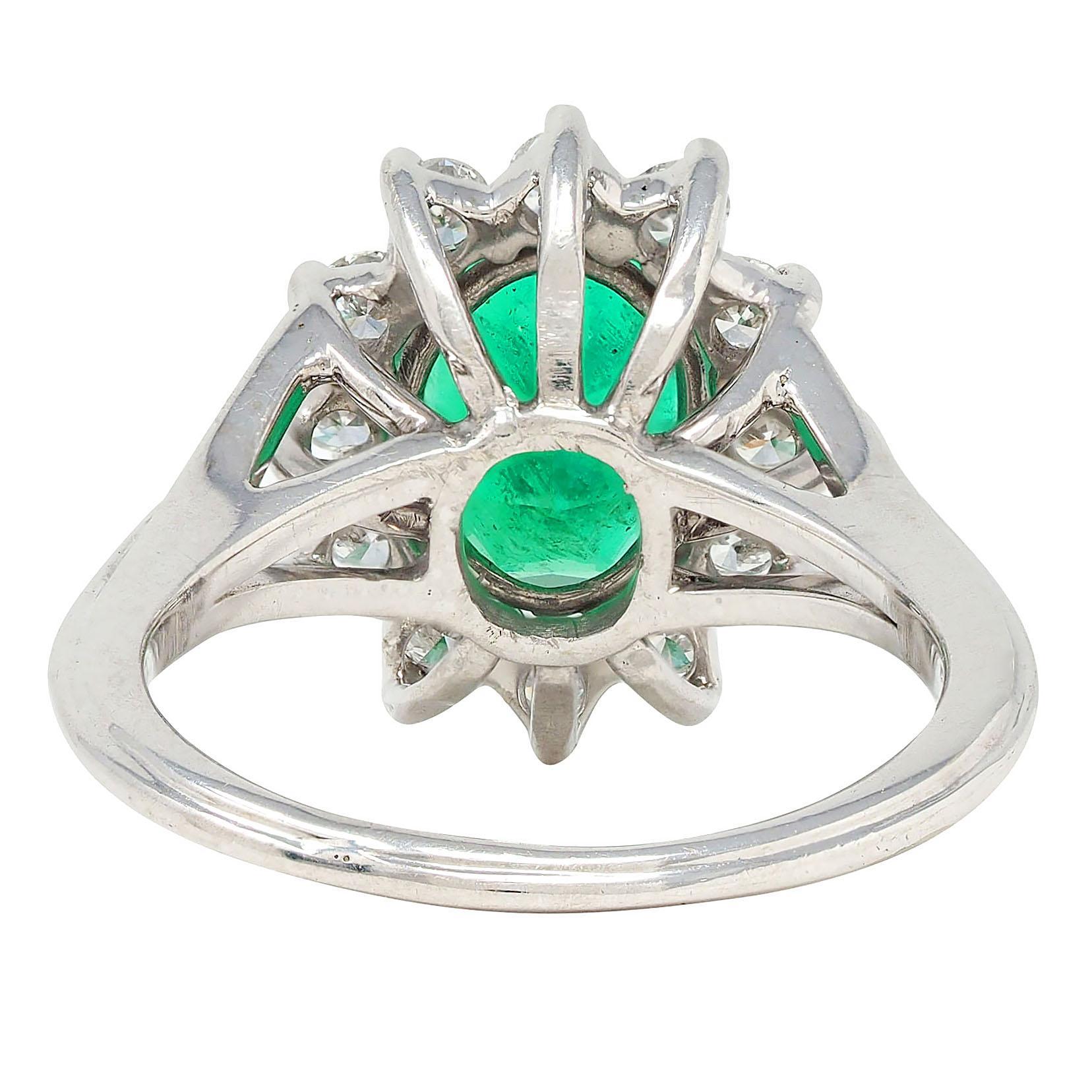 Mid-Century 2.80 CTW Emerald Diamond 14 Karat White Gold Vintage Halo Ring In condizioni ottime in vendita a Philadelphia, PA