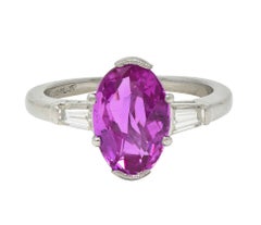 Anello a tre pietre in platino con zaffiro rosa di metà secolo da 2,85 CTW senza calore A. Stone