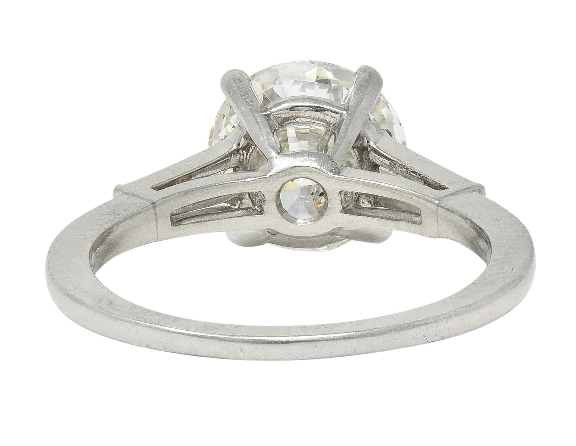 Anillo de compromiso vintage de platino y tres piedras de mediados de siglo con un diamante de 2.88 quilates GIA Corte brillante en venta