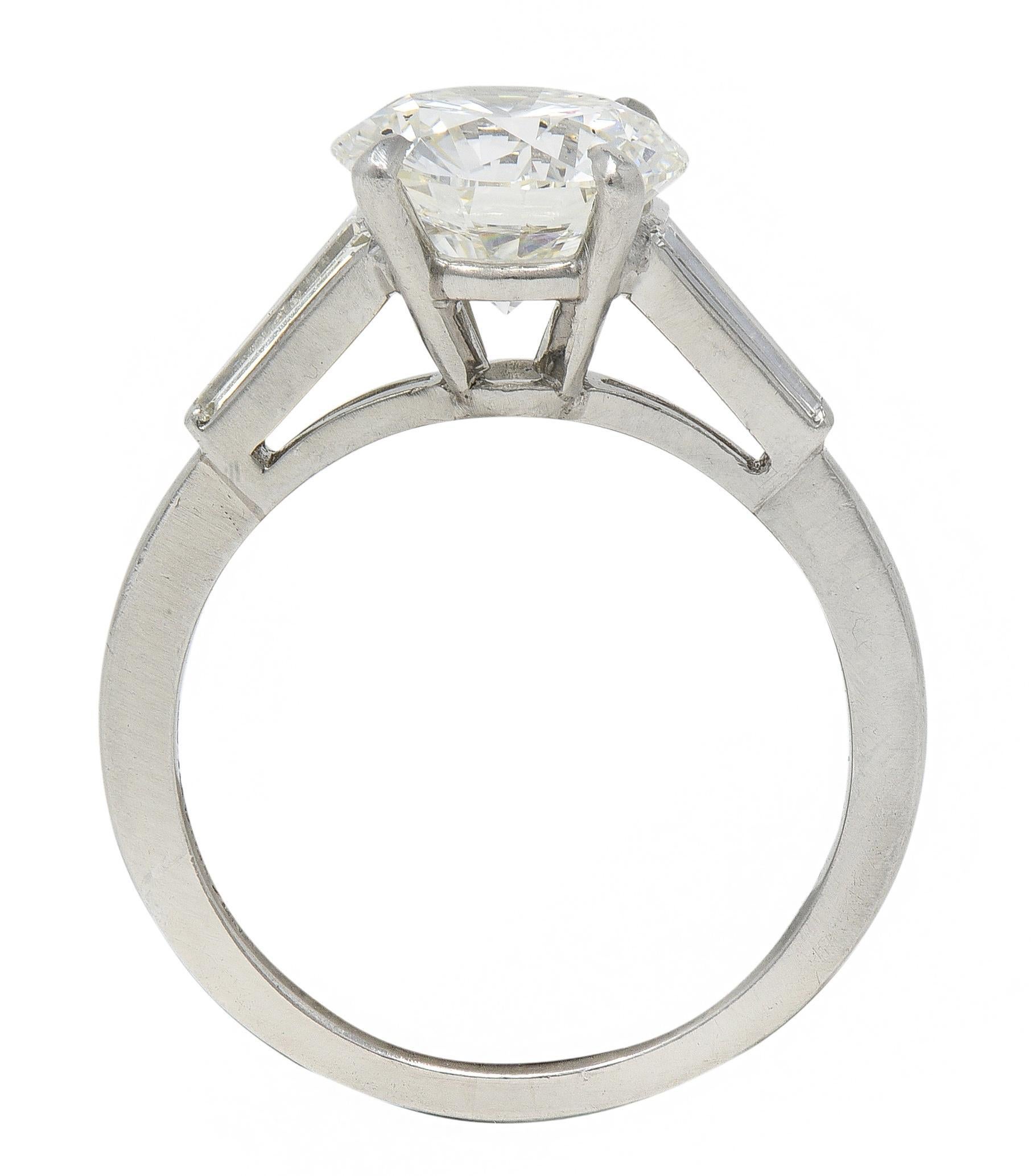 Anillo de compromiso vintage de platino y tres piedras de mediados de siglo con un diamante de 2.88 quilates GIA en venta 1