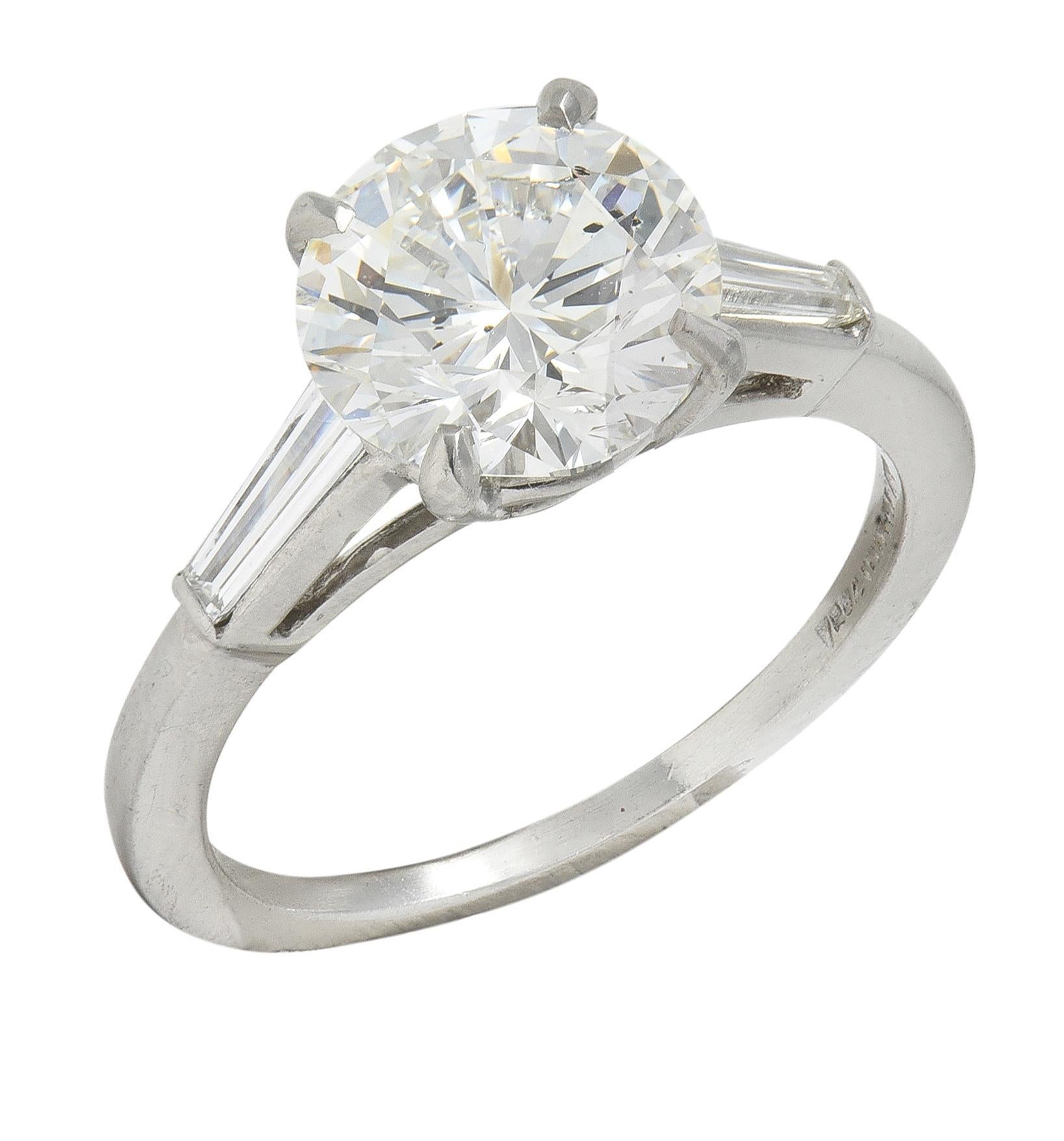 Anillo de compromiso vintage de platino y tres piedras de mediados de siglo con un diamante de 2.88 quilates GIA en venta 2