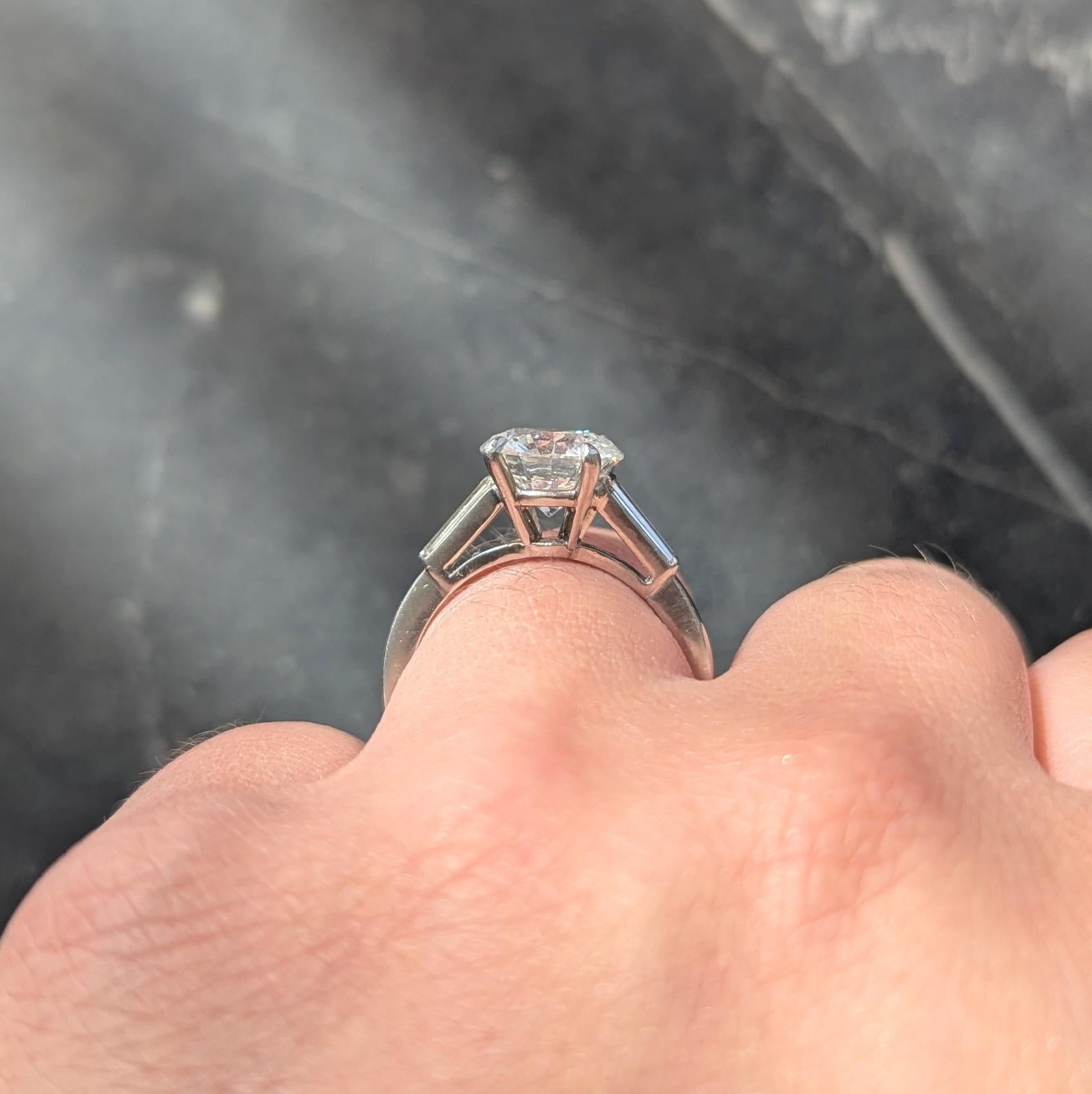 Anillo de compromiso vintage de platino y tres piedras de mediados de siglo con un diamante de 2.88 quilates GIA en venta 3