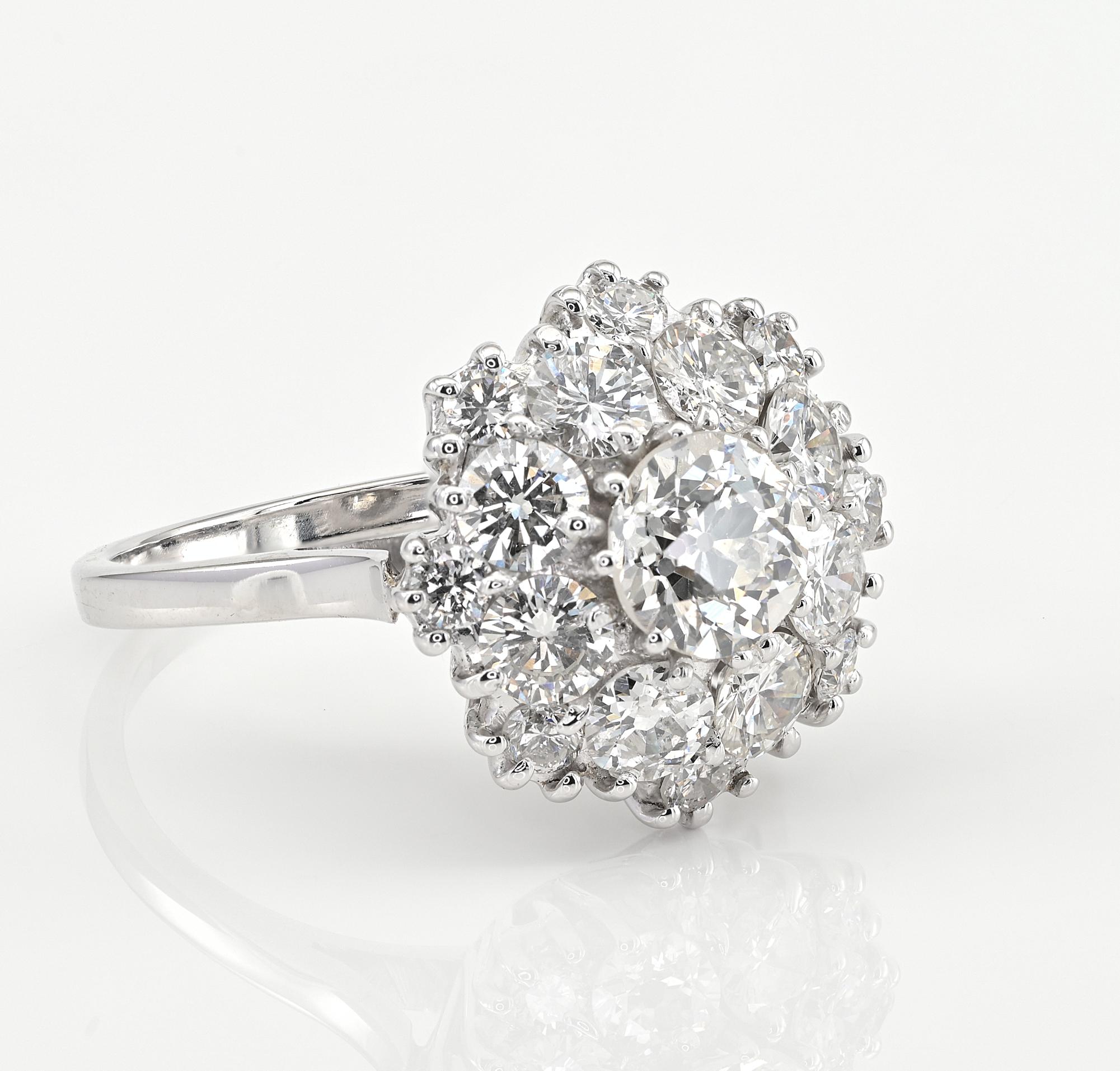 Contemporary Mid-Century 2.95 CT Diamond Daisy 18 Kt Sparkly Ring For Sale