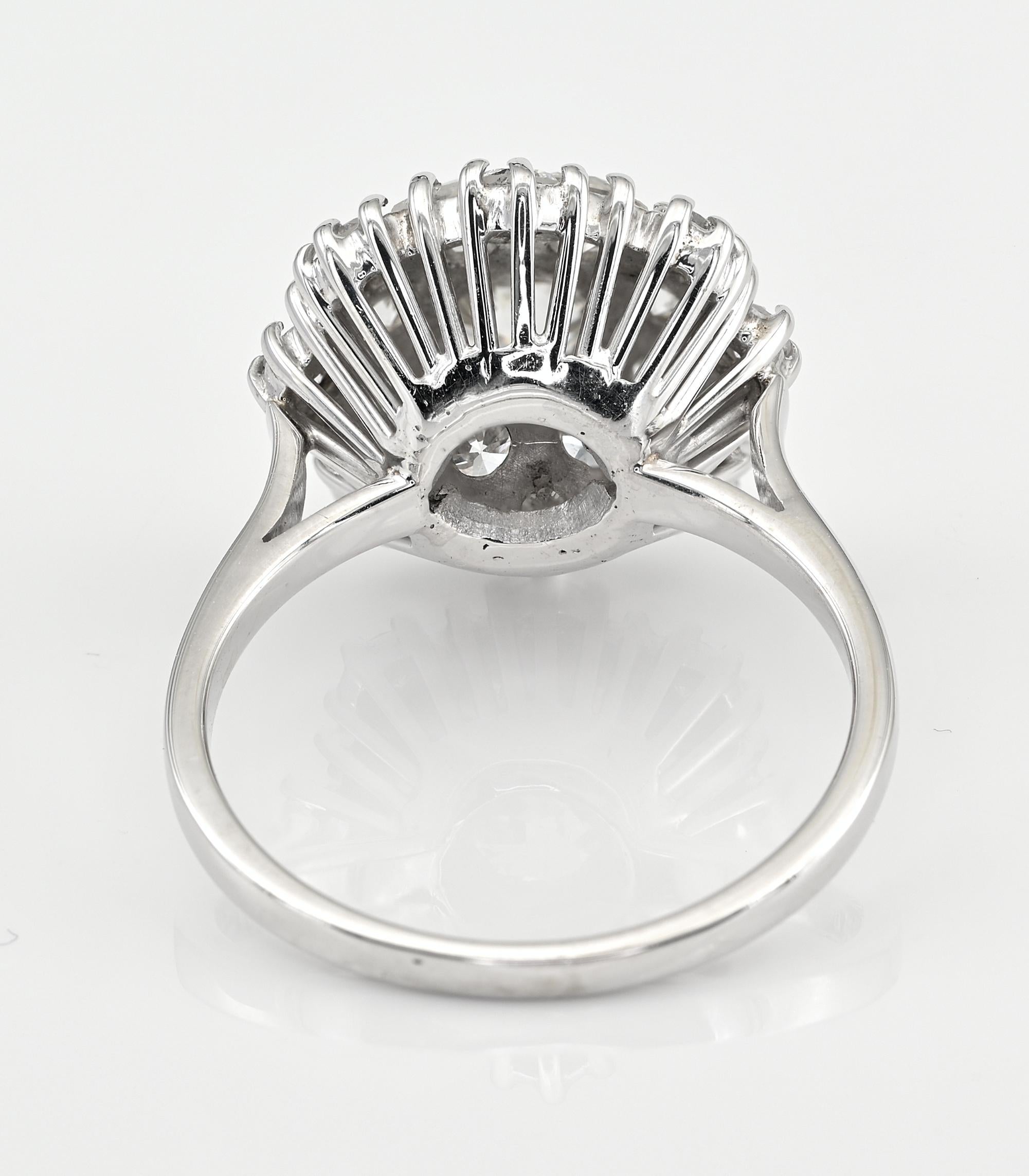 Mid-Century 2.95 CT Diamond Daisy 18 Kt Sparkly Ring For Sale 1