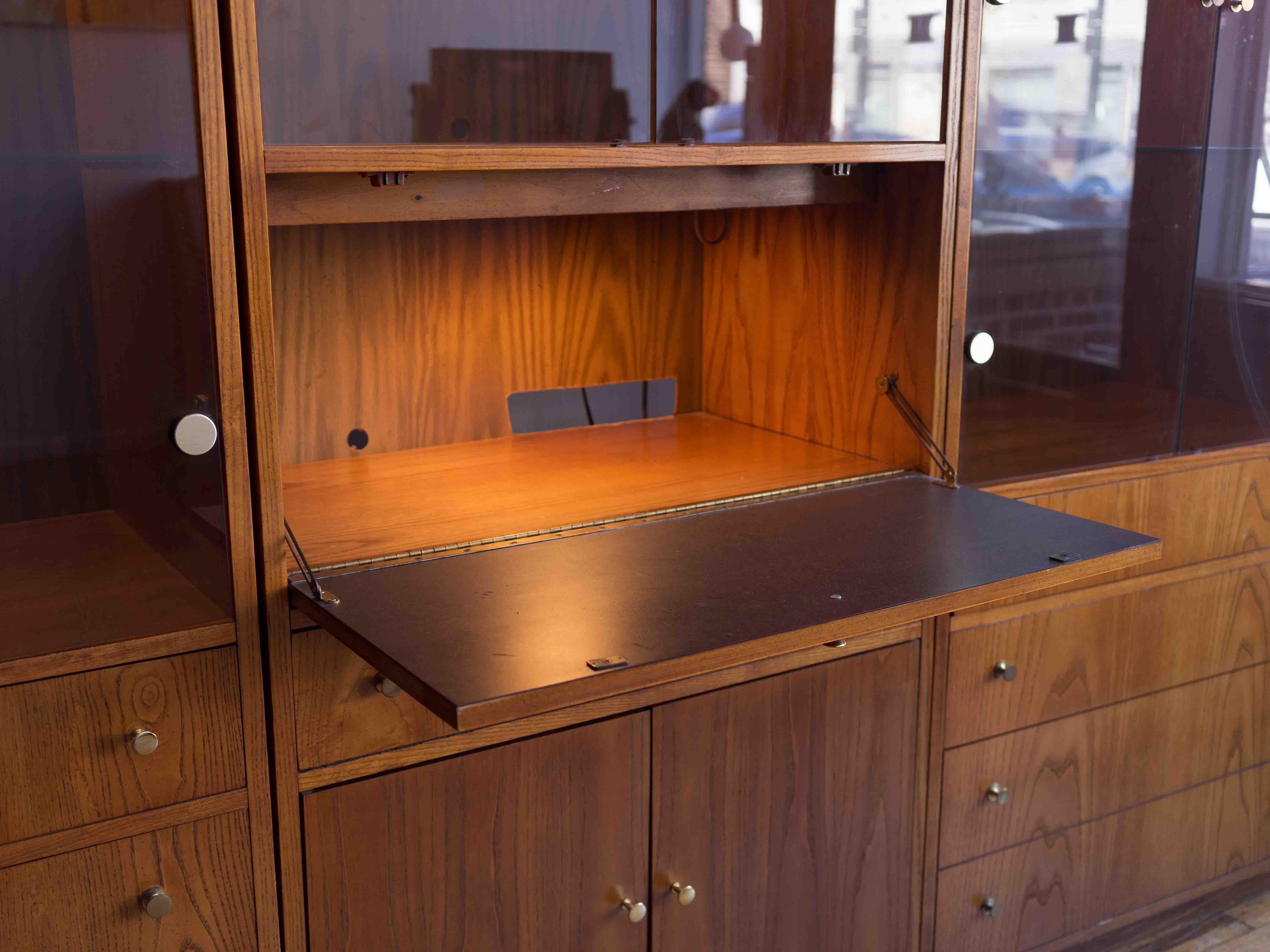 Mid-century 3 bay lighted display cabinet / wall unit with desk For Sale 2