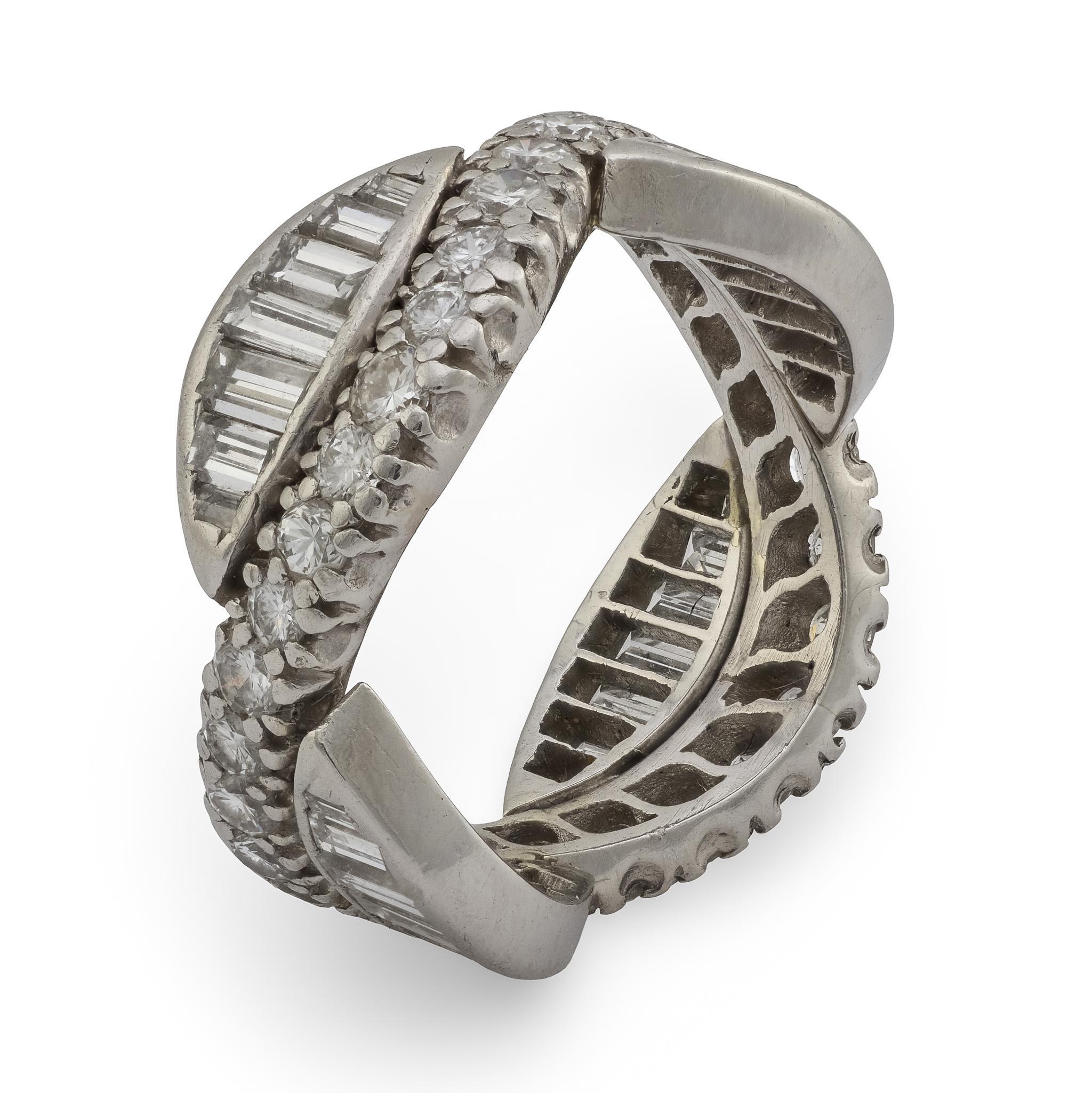 Mid Century 3 Karat runde und Baguette-Diamanten Platin Unendlichkeit Twist Band im Angebot 2