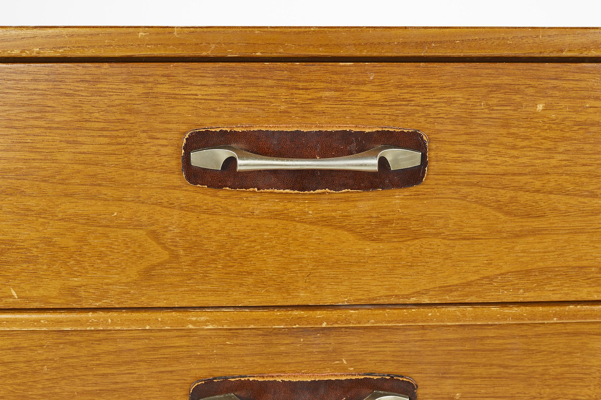 Mid Century Walnut 3 Drawer Dresser In Good Condition For Sale In Countryside, IL