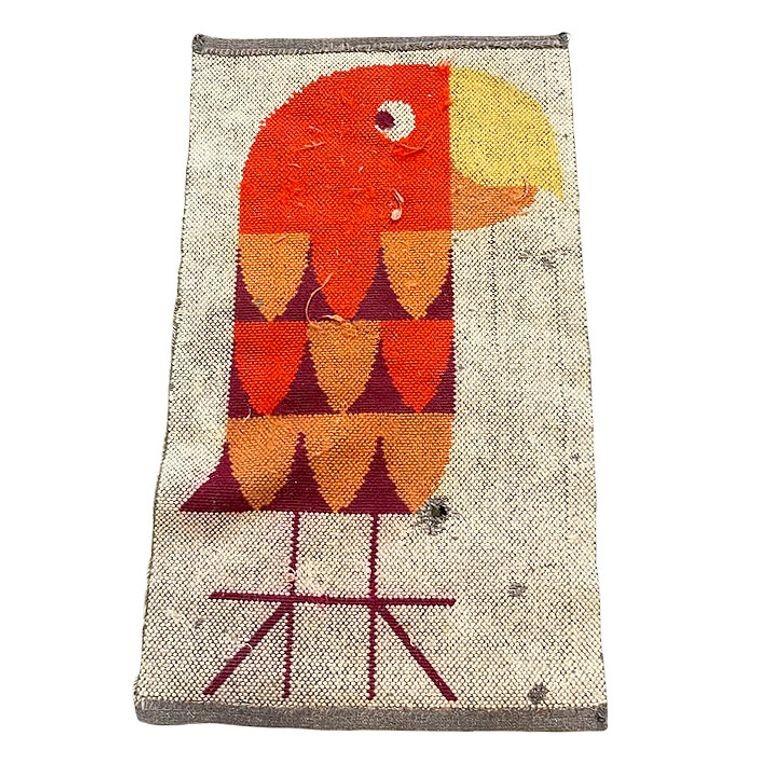 Mid Century 3' Foot Hand-Hooked Bird Tapestry Rug Wall Hanging (amerikanisch) im Angebot