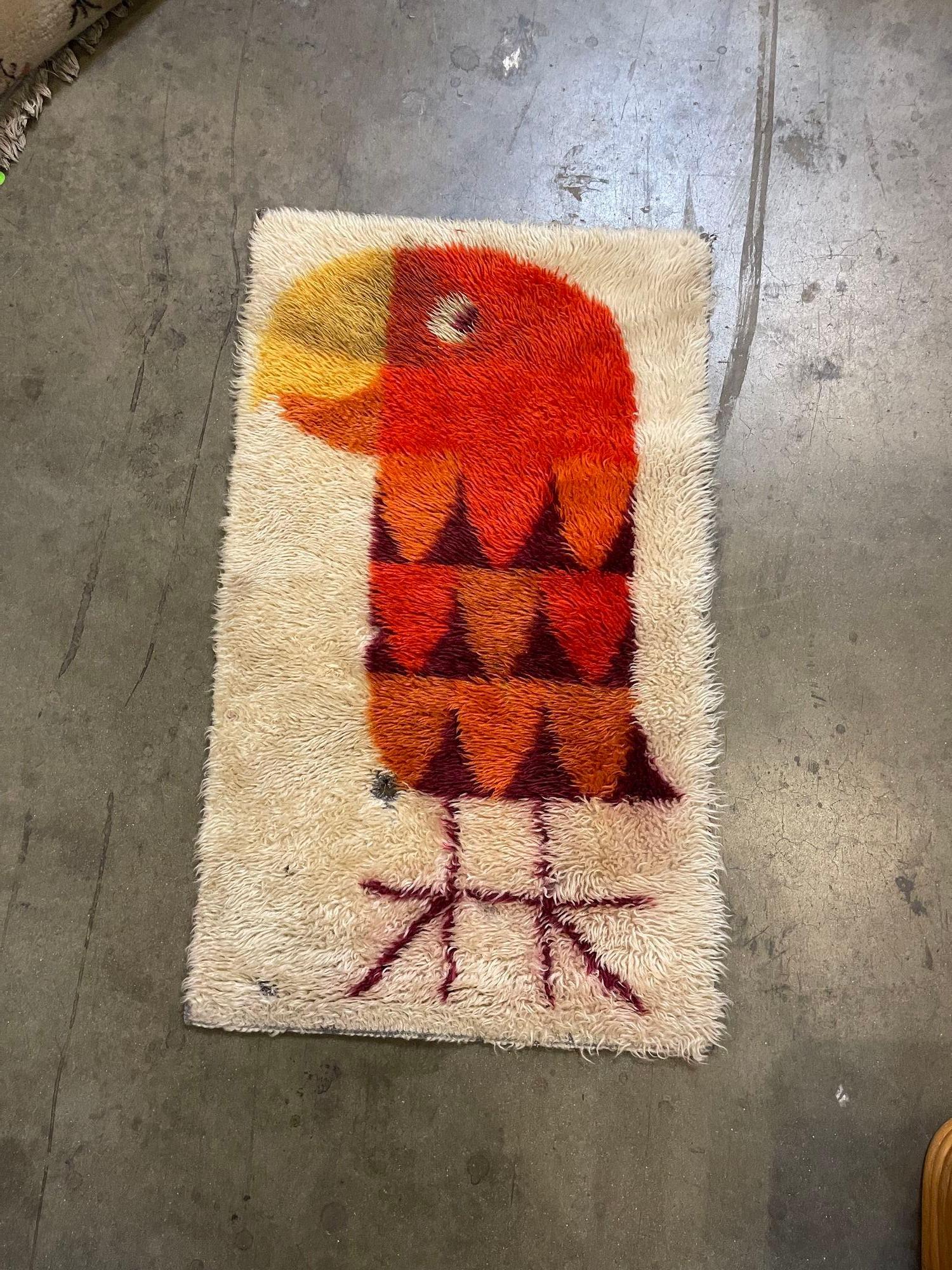 Mid Century 3' Foot Hand-Hooked Bird Tapestry Rug Wall Hanging In Excellent Condition For Sale In Van Nuys, CA