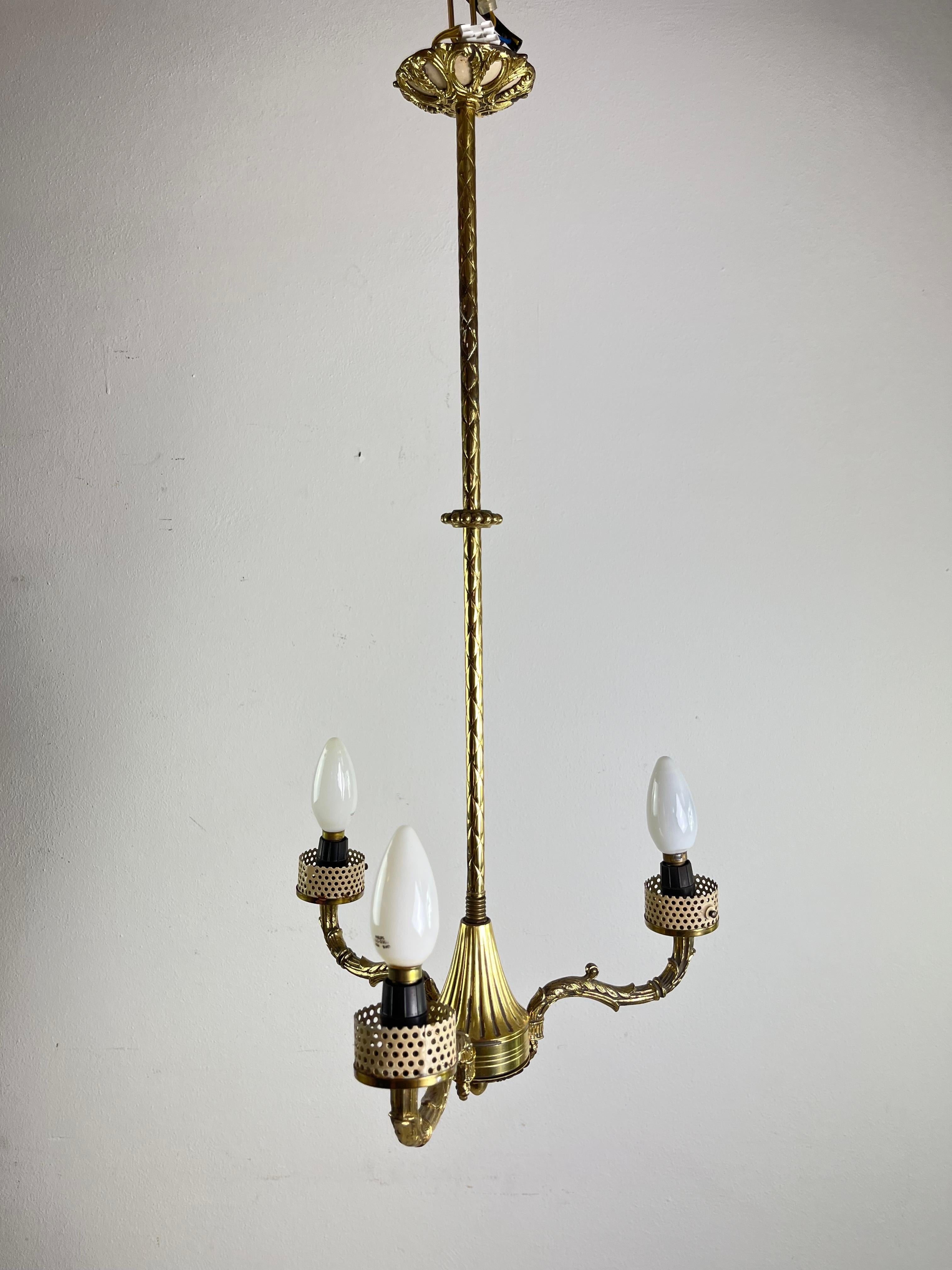 Mid-Century 3-Light Brass And Glass Chandelier  Attributed To Stilnovo 1950s For Sale 4