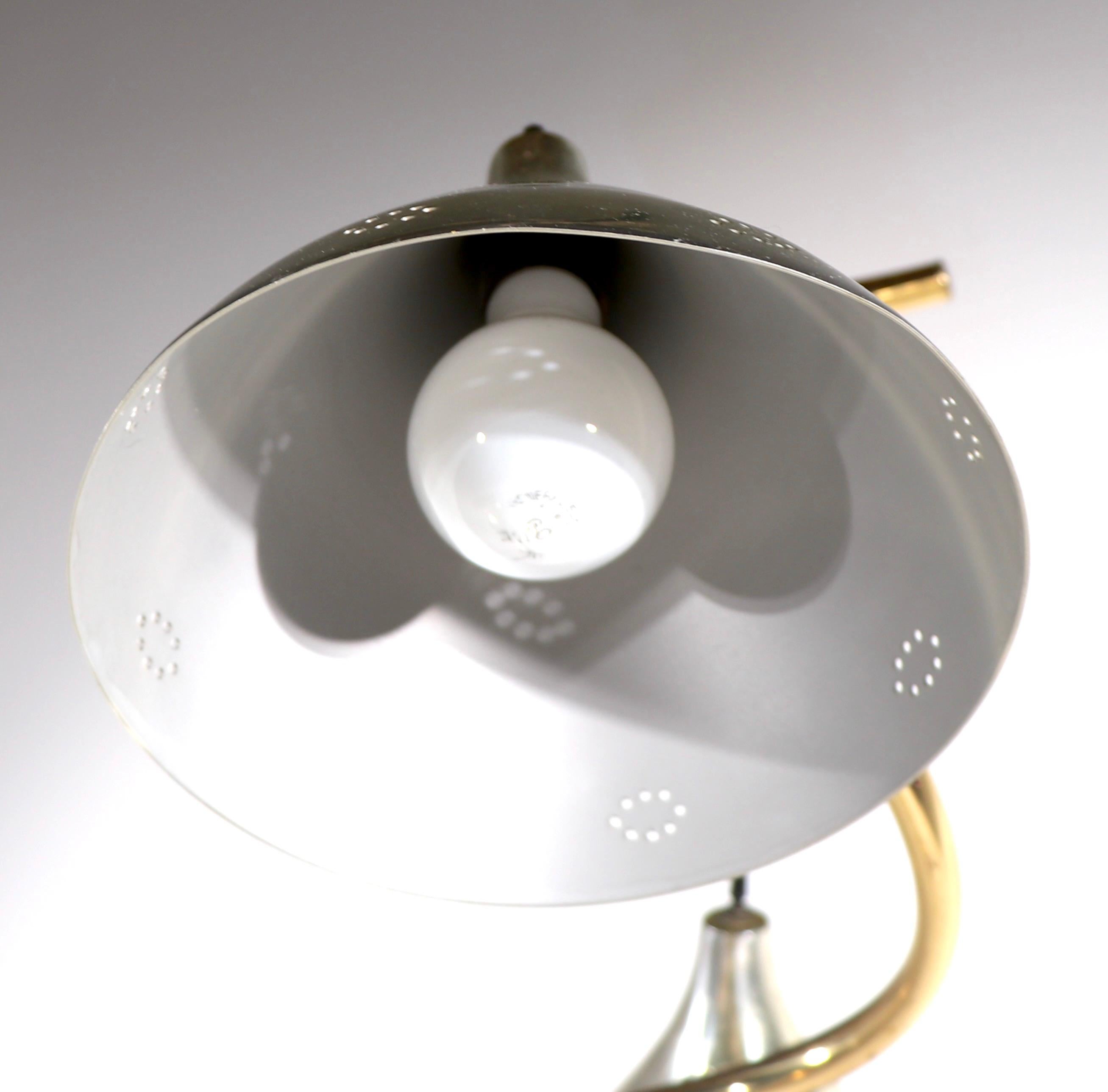 Aluminium Lampadaire à 3 éclairages du milieu du siècle dernier par Thurston en vente