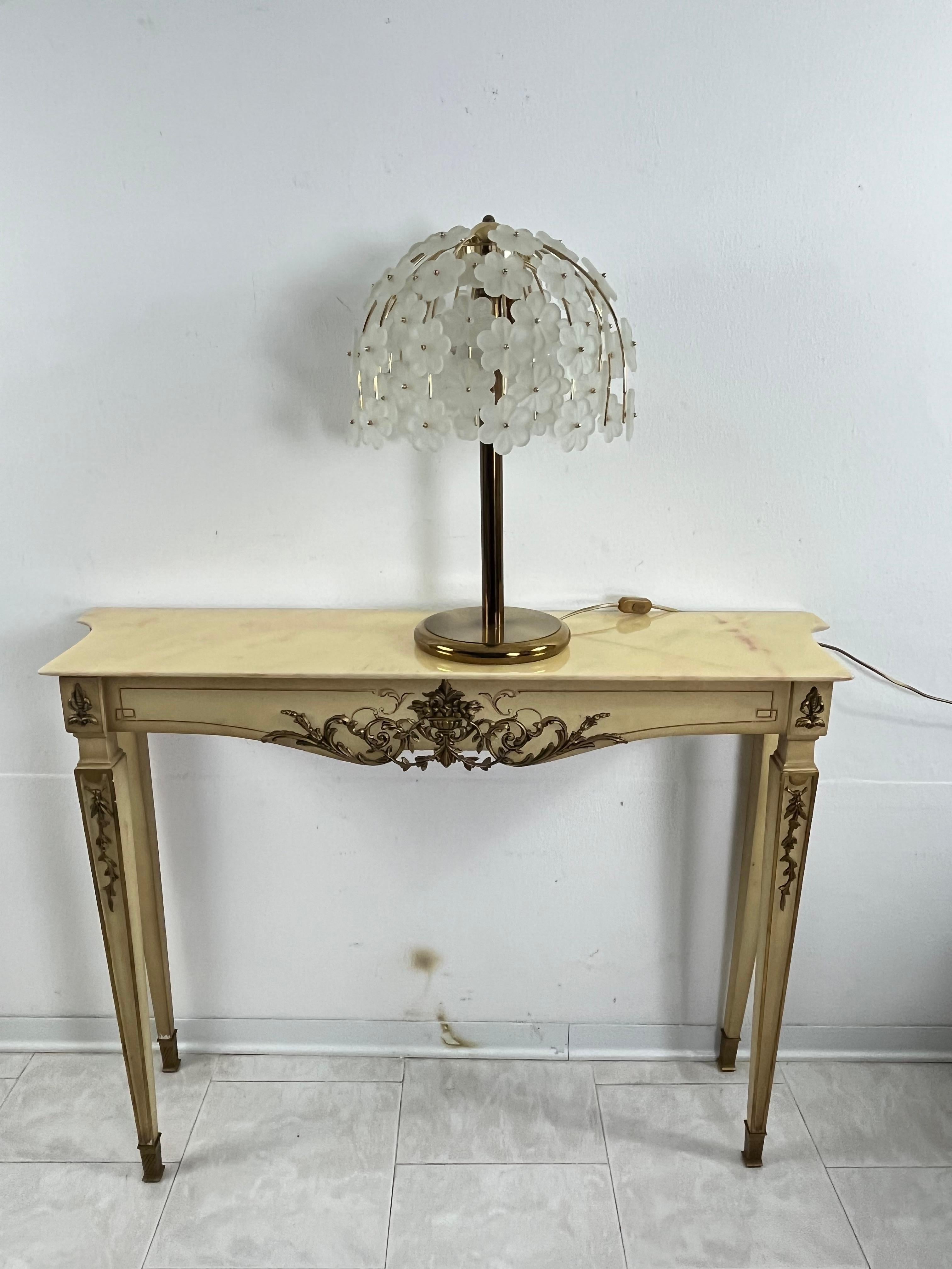 Lampe de bureau à 3 lumières avec fleurs en verre de Murano opalin, années 1960, 55 cm de haut en vente 6