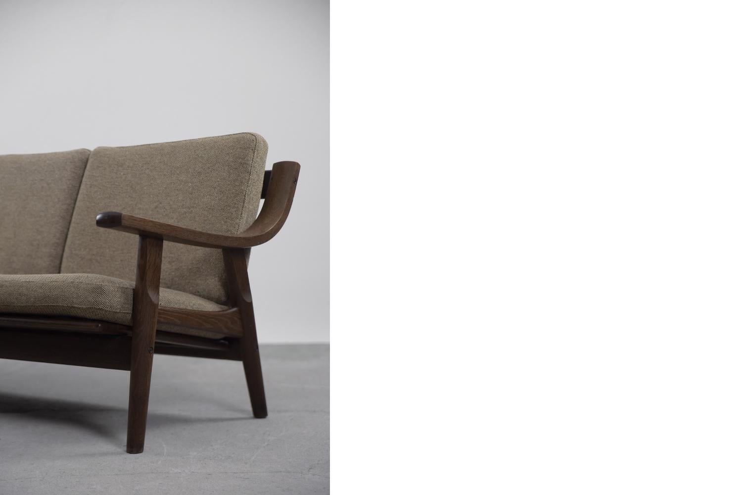 Canapé 3 places et fauteuil du milieu du siècle dernier de Hans J. Wegner pour Getama, années 1960, lot de 2 en vente 12