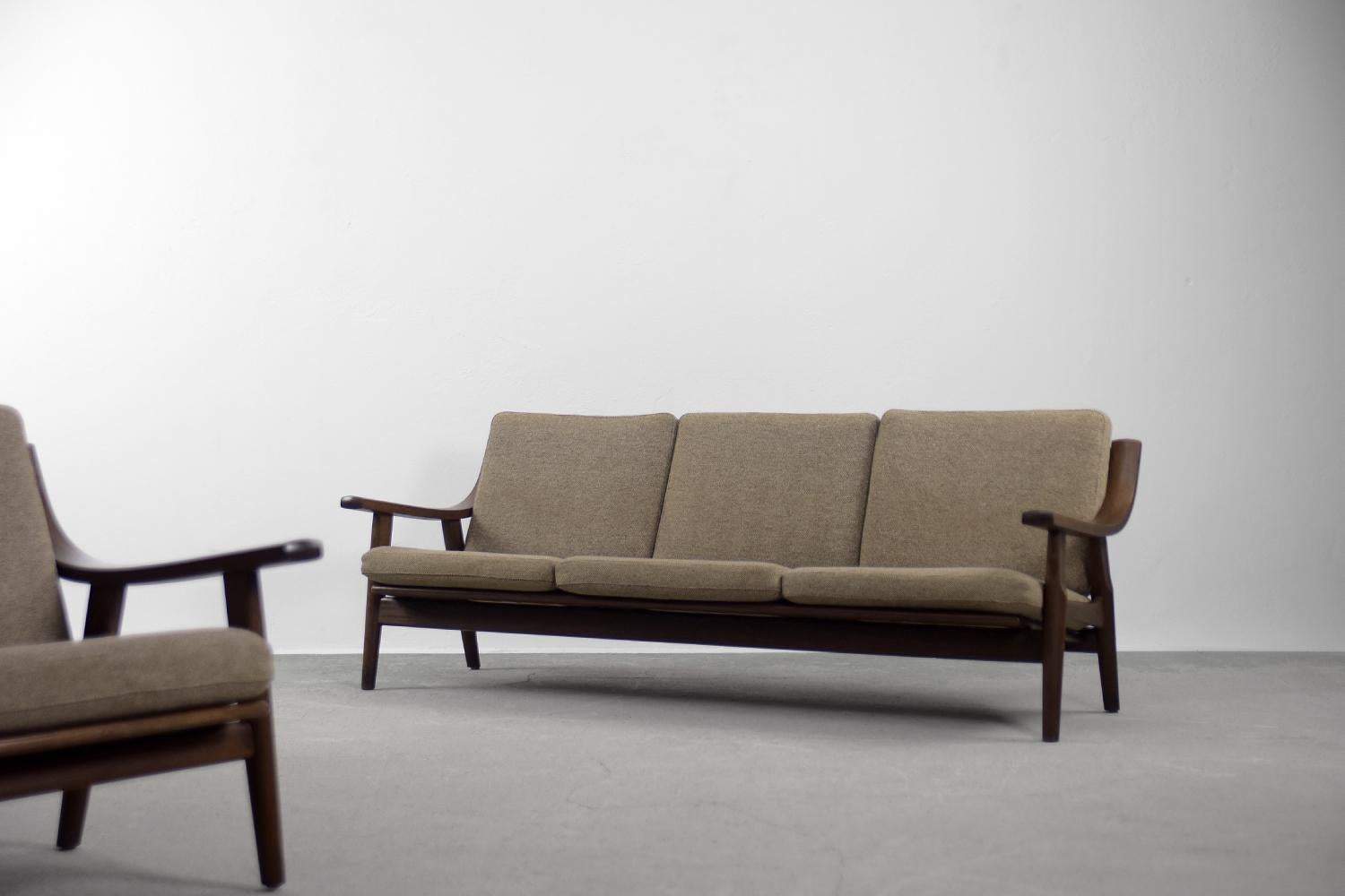 Danish Vintage Mid-Century Modern 3-Seat Sofa & Armchair by Hans J. Wegner for Getama For Sale
