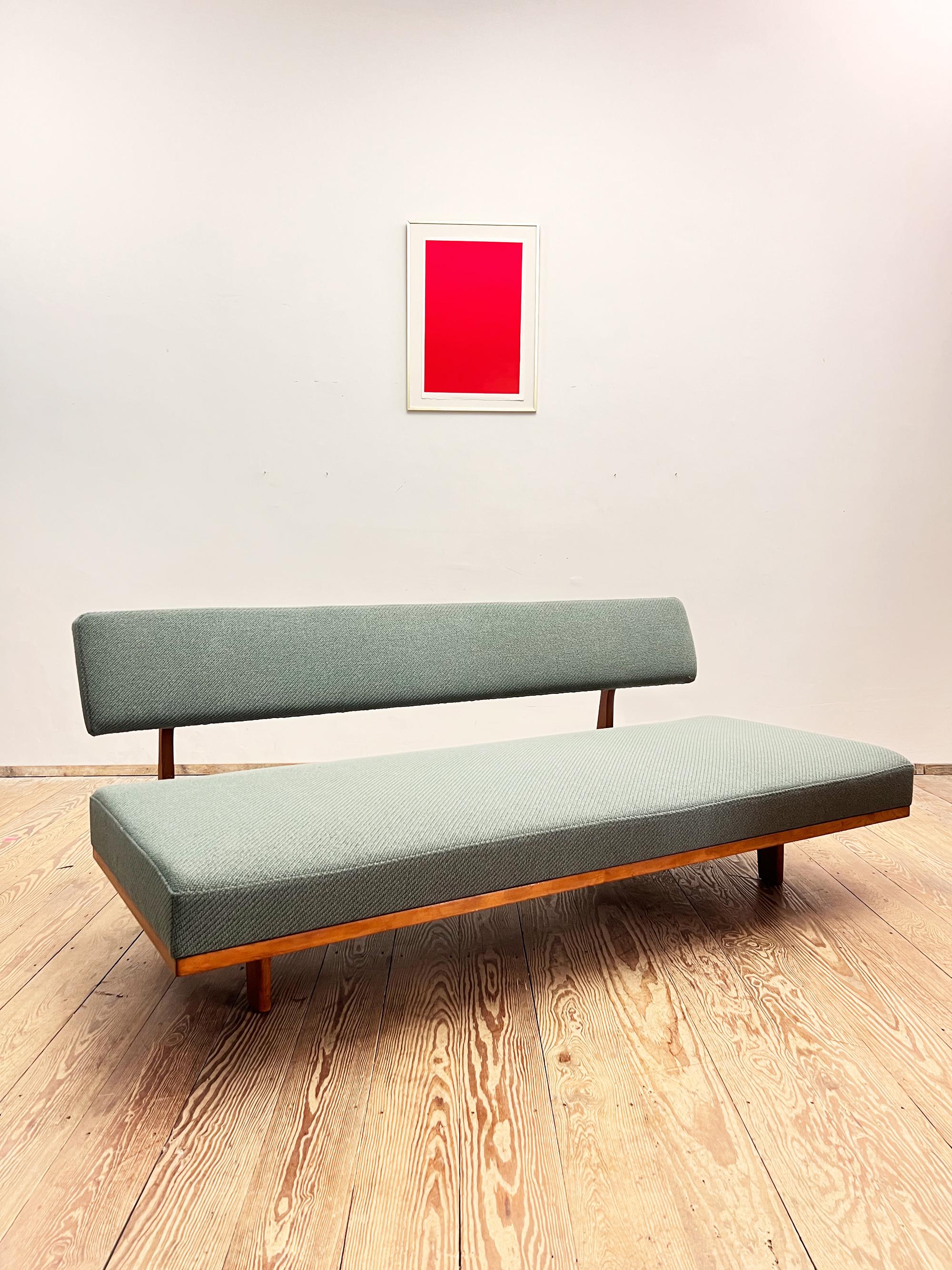 Dimensions 85-102 x 190 x 74 41 cm (Depth x Width x Height / Seat height)

This unique mid-century design sofa/daybed was designed by Hans Bellmann for Wilkhahn, Germany in the 1960s. The sofa comes in a beautiful solid cherry wood frame with