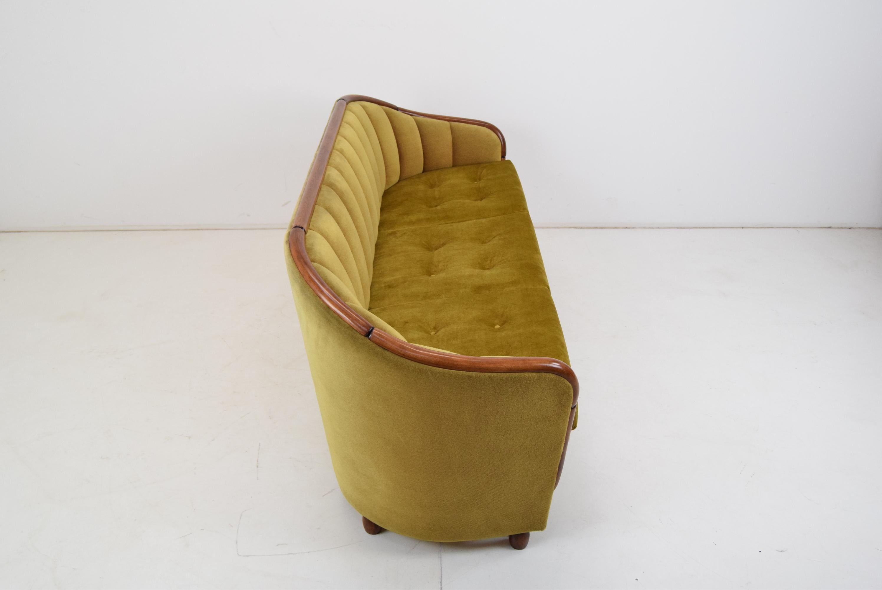 Mid-Century 3-Seat Sofa in the Style of Gio Ponti, 1950's 3