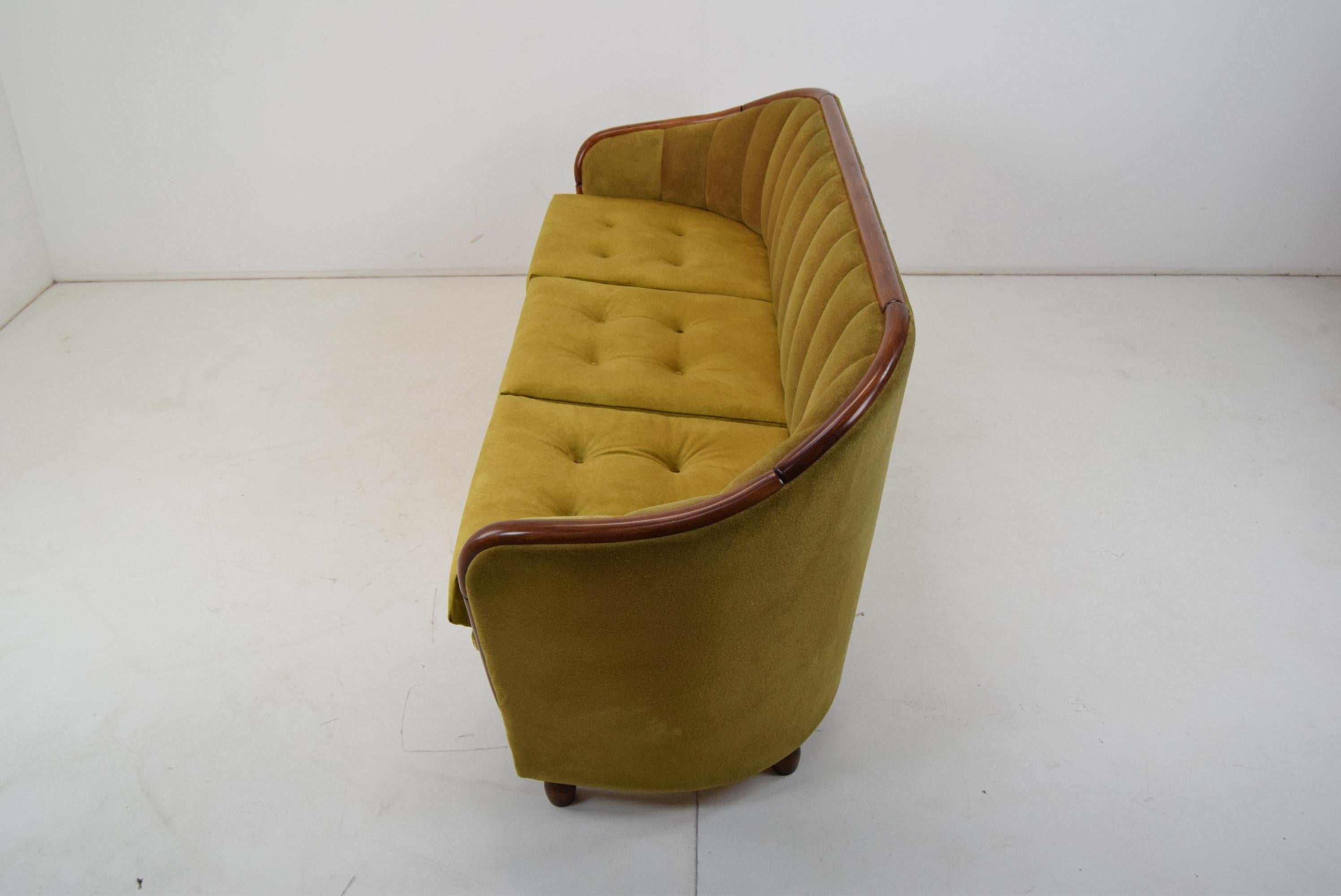 Mid-Century 3-Seat Sofa in the Style of Gio Ponti, 1950's 9