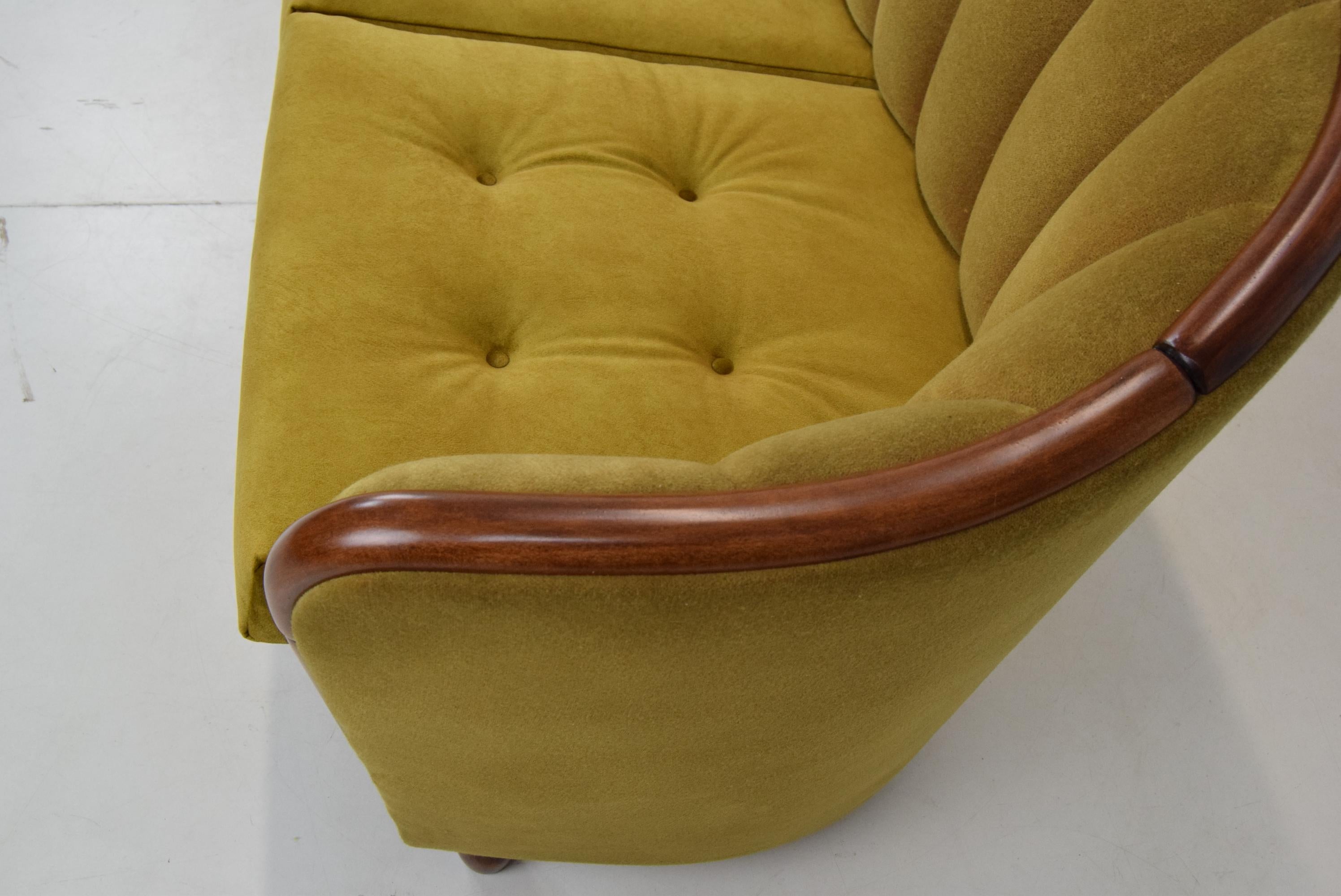 Mid-Century 3-Seat Sofa in the Style of Gio Ponti, 1950's 11