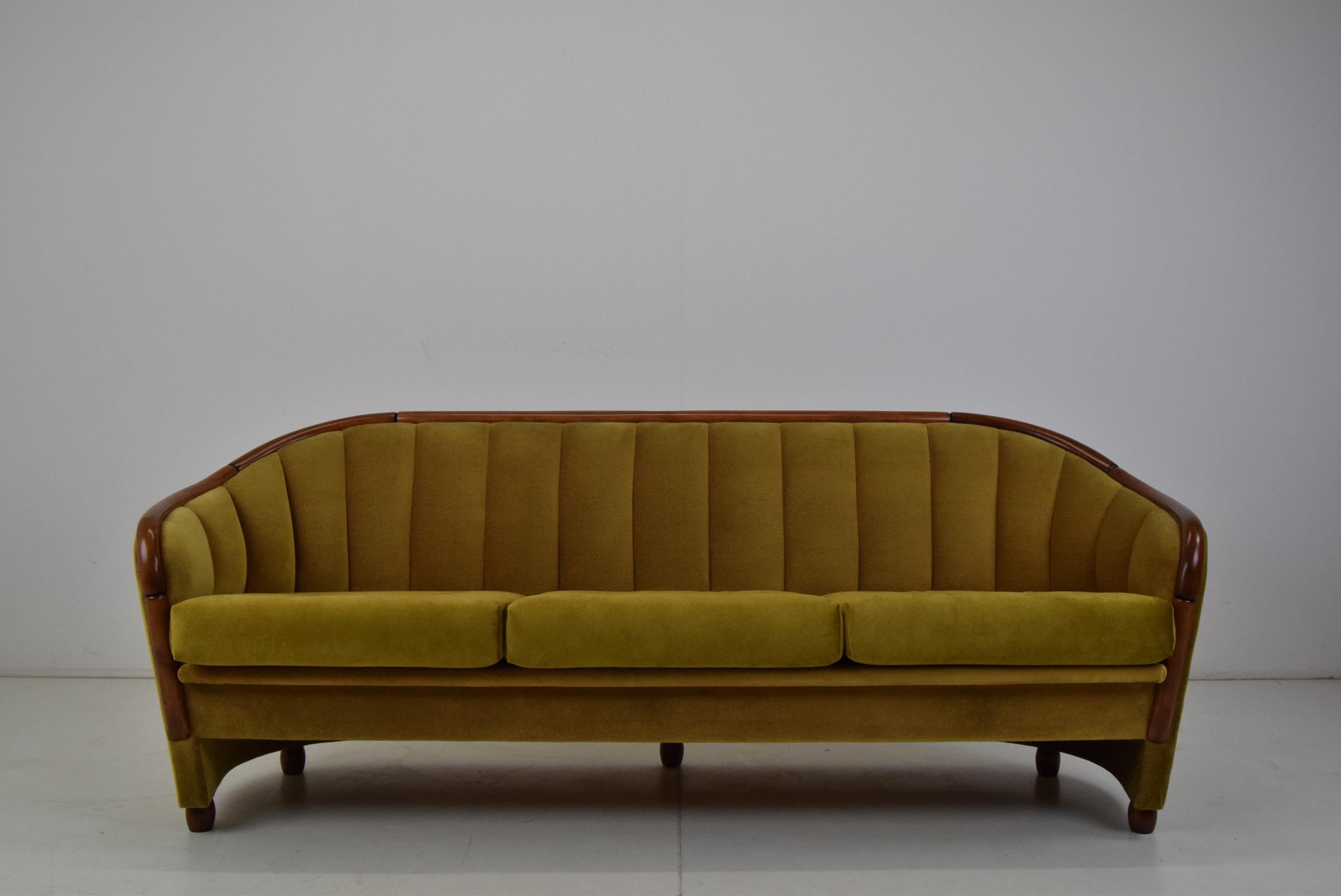 Mid-Century Modern Mid-Century 3-Seat Sofa in the Style of Gio Ponti, 1950's