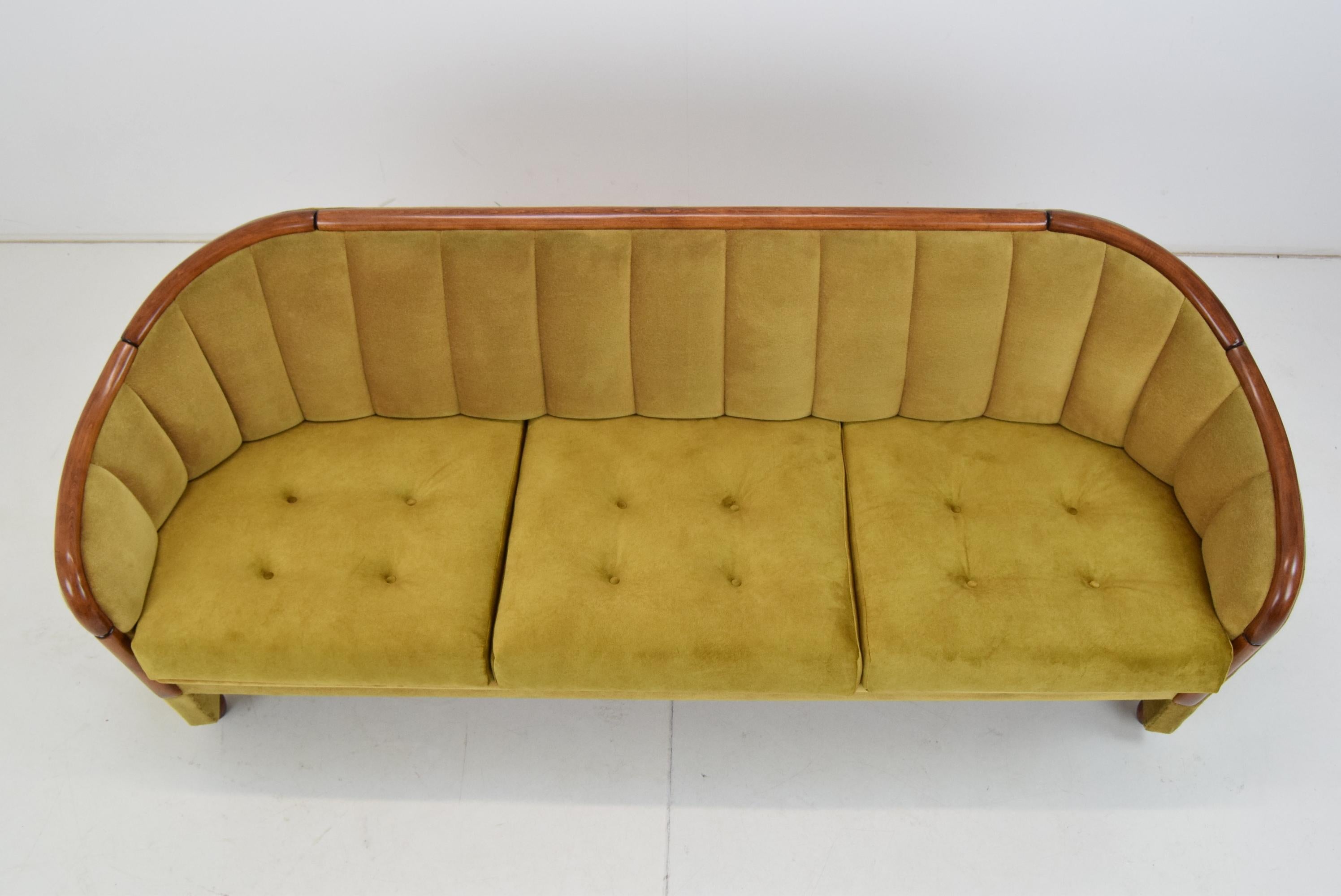 Mid-Century 3-Seat Sofa in the Style of Gio Ponti, 1950's In Good Condition In Praha, CZ