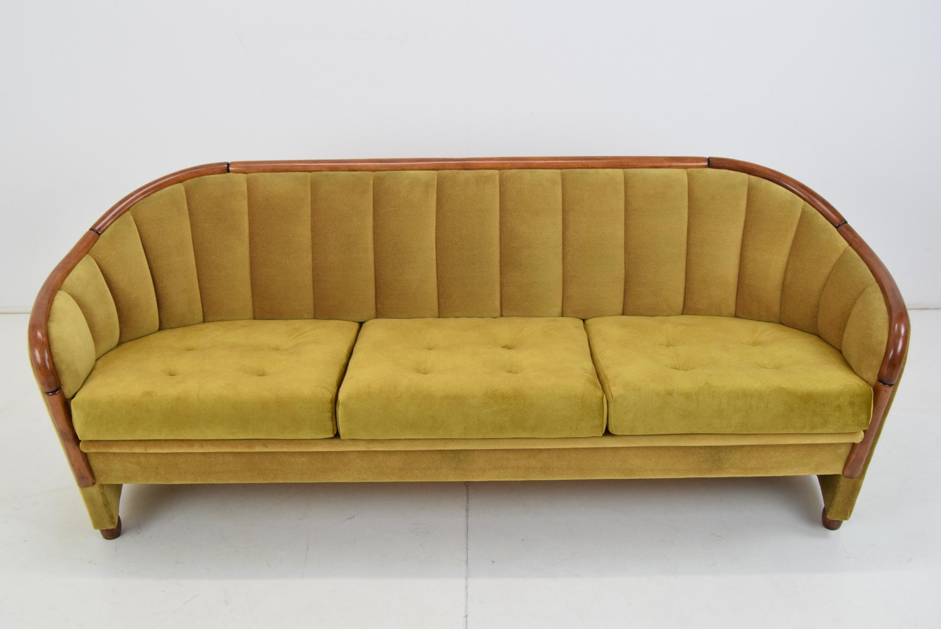 Mid-20th Century Mid-Century 3-Seat Sofa in the Style of Gio Ponti, 1950's