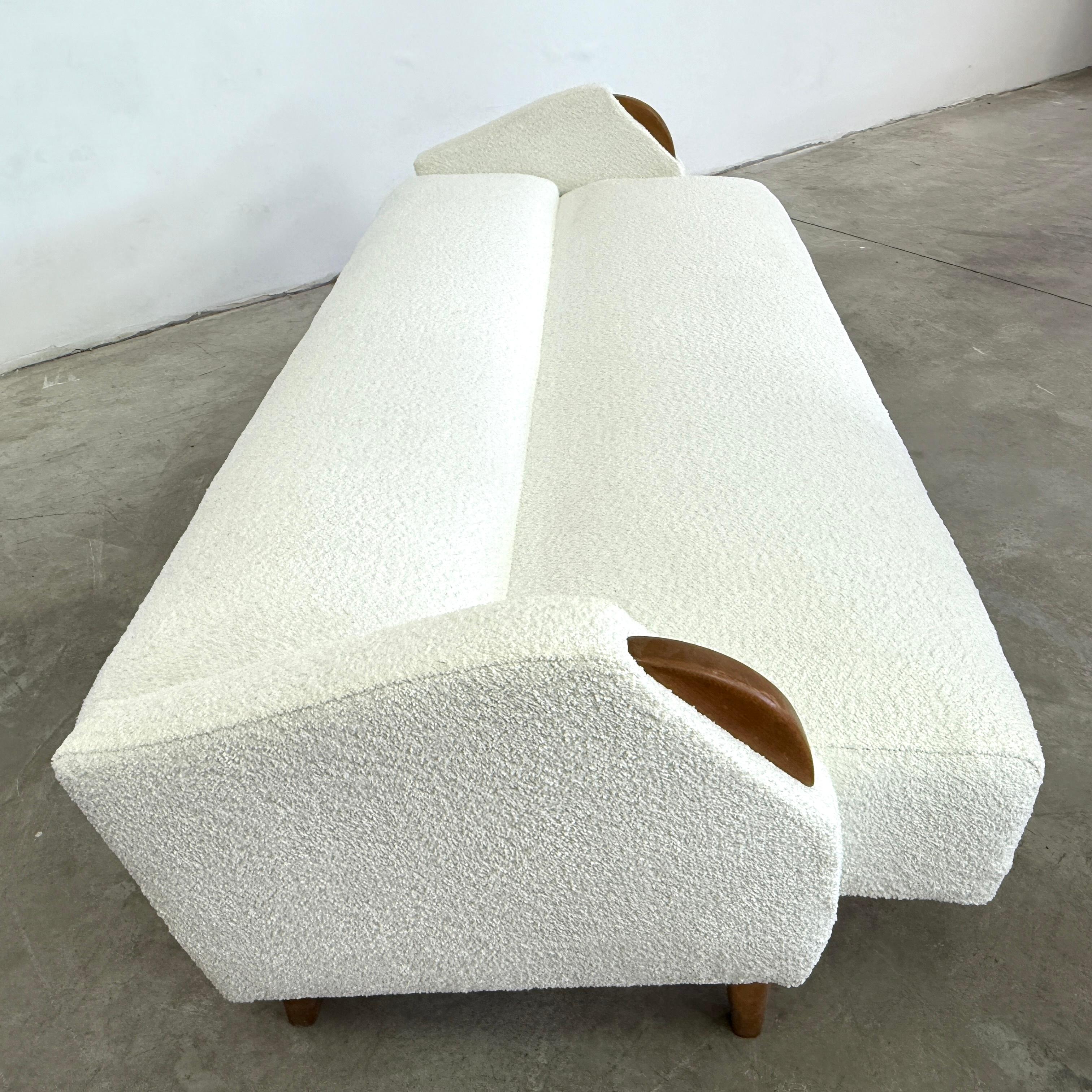 Sofá o sofá cama de 3 plazas de mediados de siglo Bouclé en venta