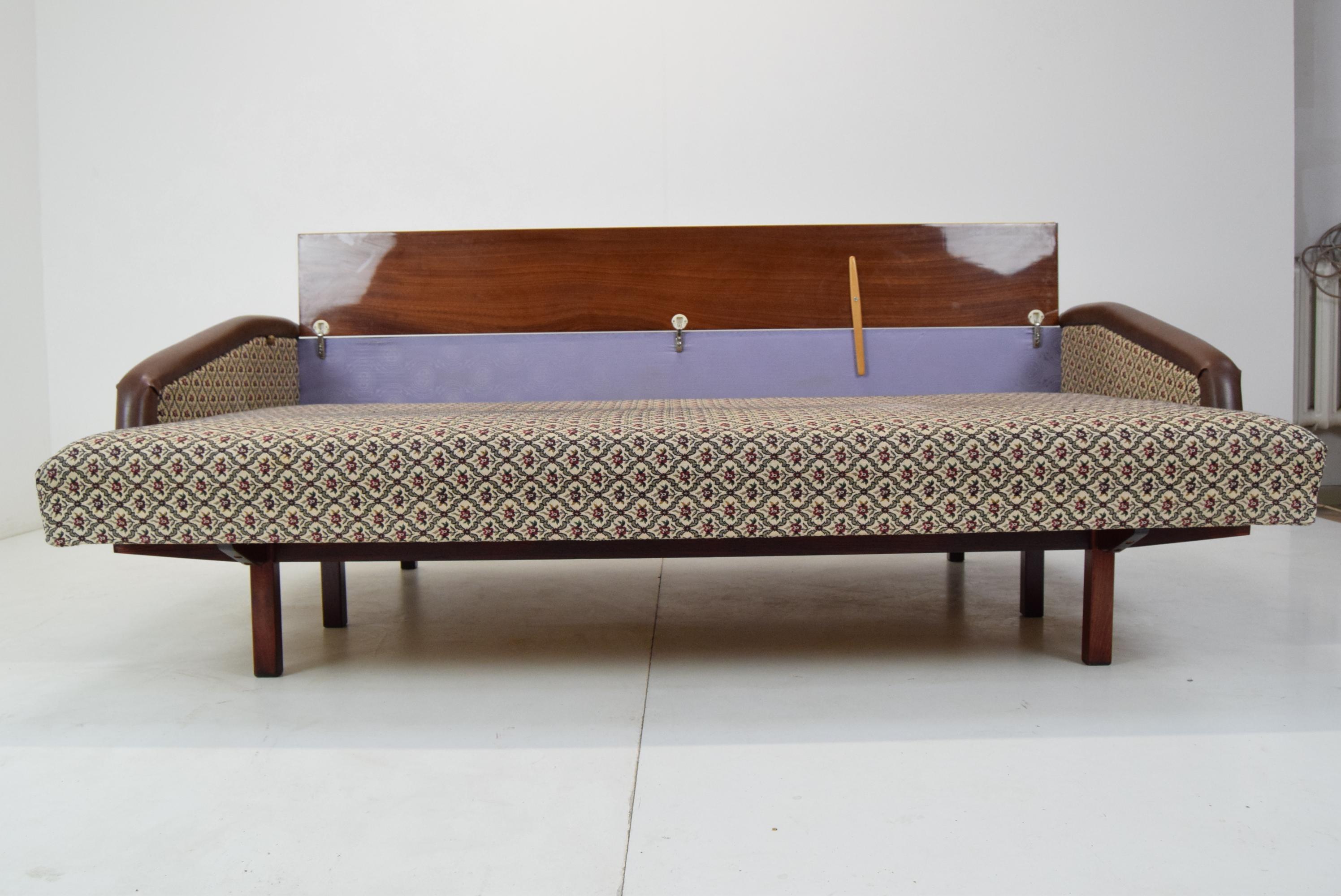 Mid-Century 3-Seat Sofa or Daybed, Jitona, 1970's For Sale 5