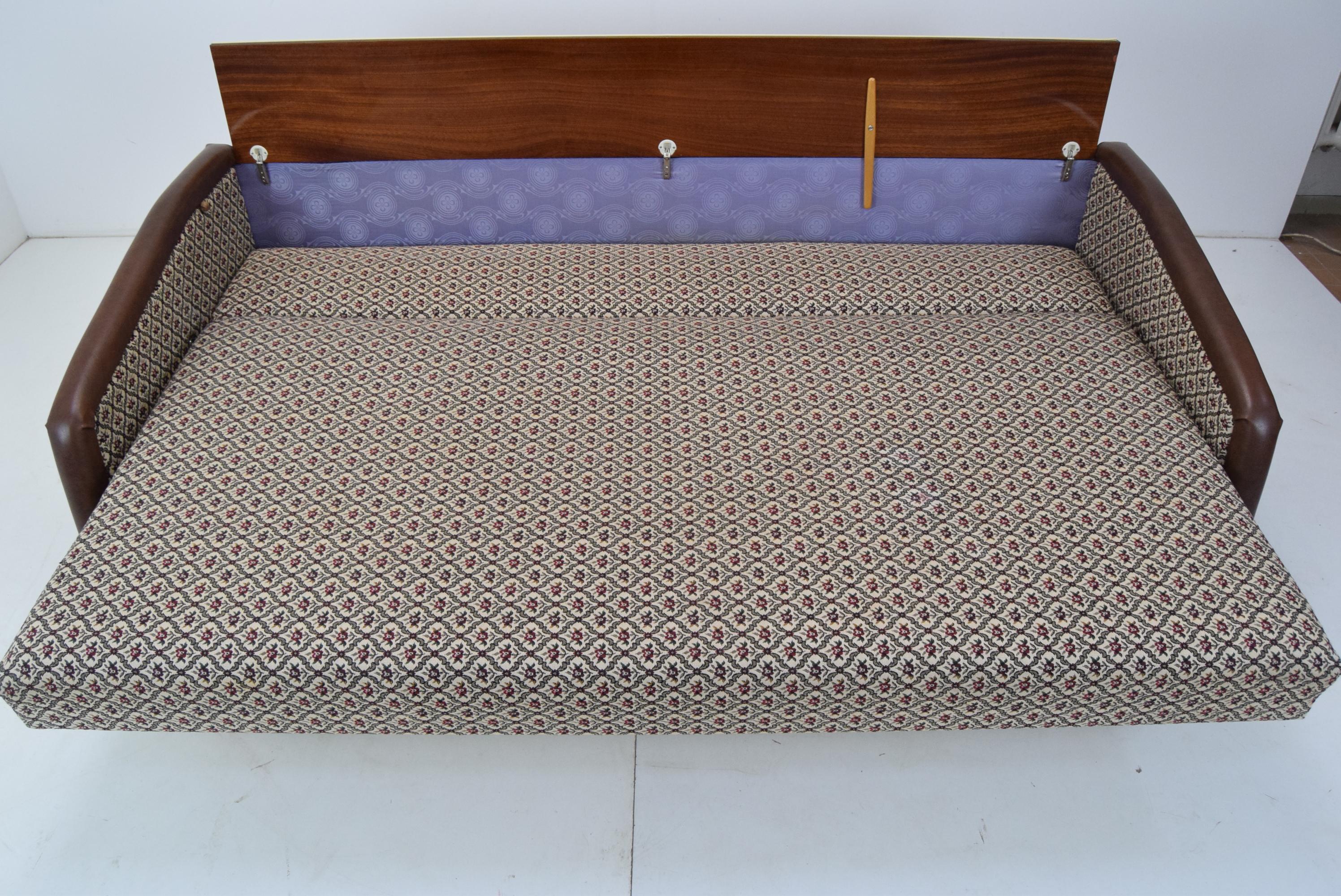 Mid-Century 3-Seat Sofa or Daybed, Jitona, 1970's For Sale 7