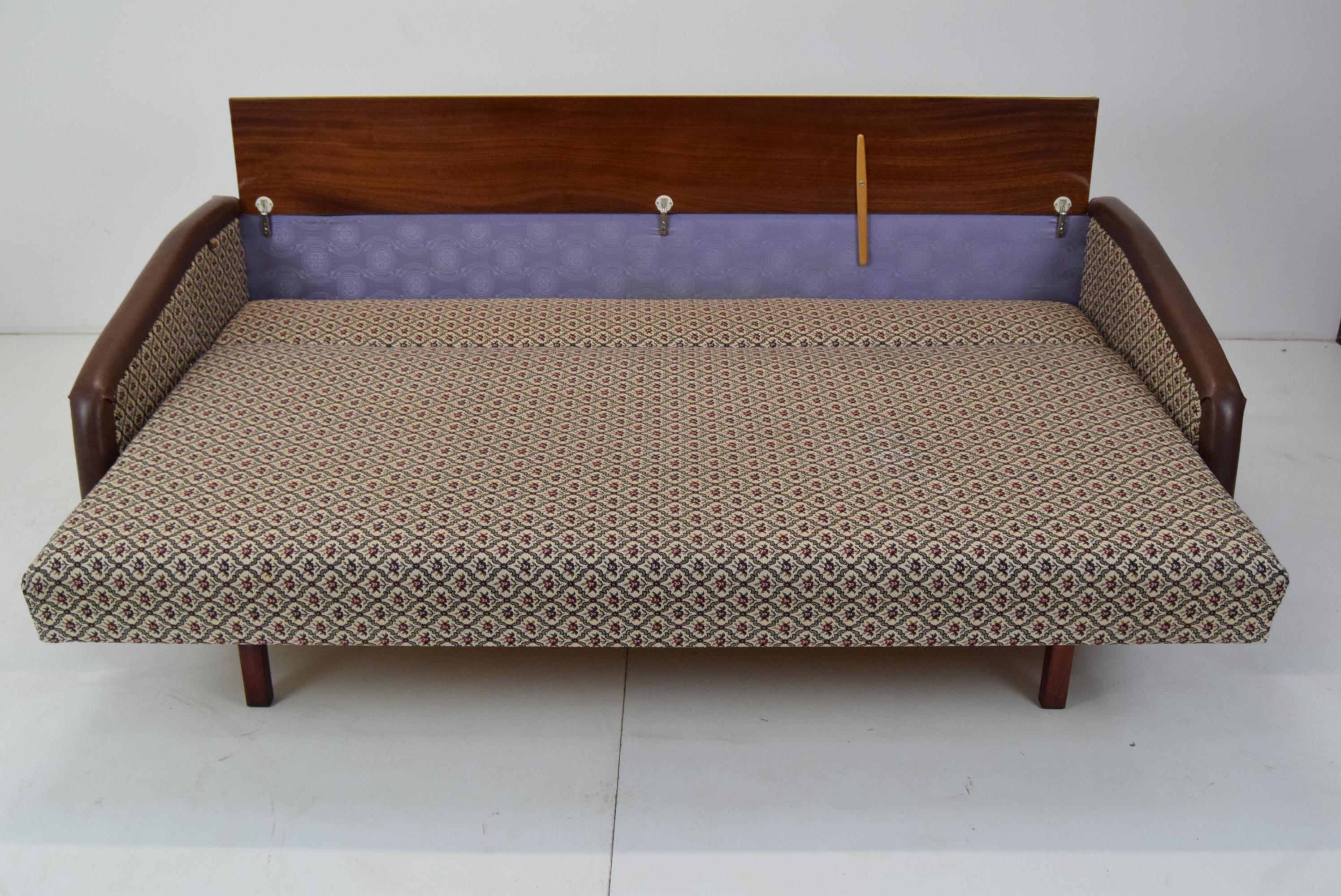 Mid-Century 3-Seat Sofa or Daybed, Jitona, 1970's In Good Condition For Sale In Praha, CZ