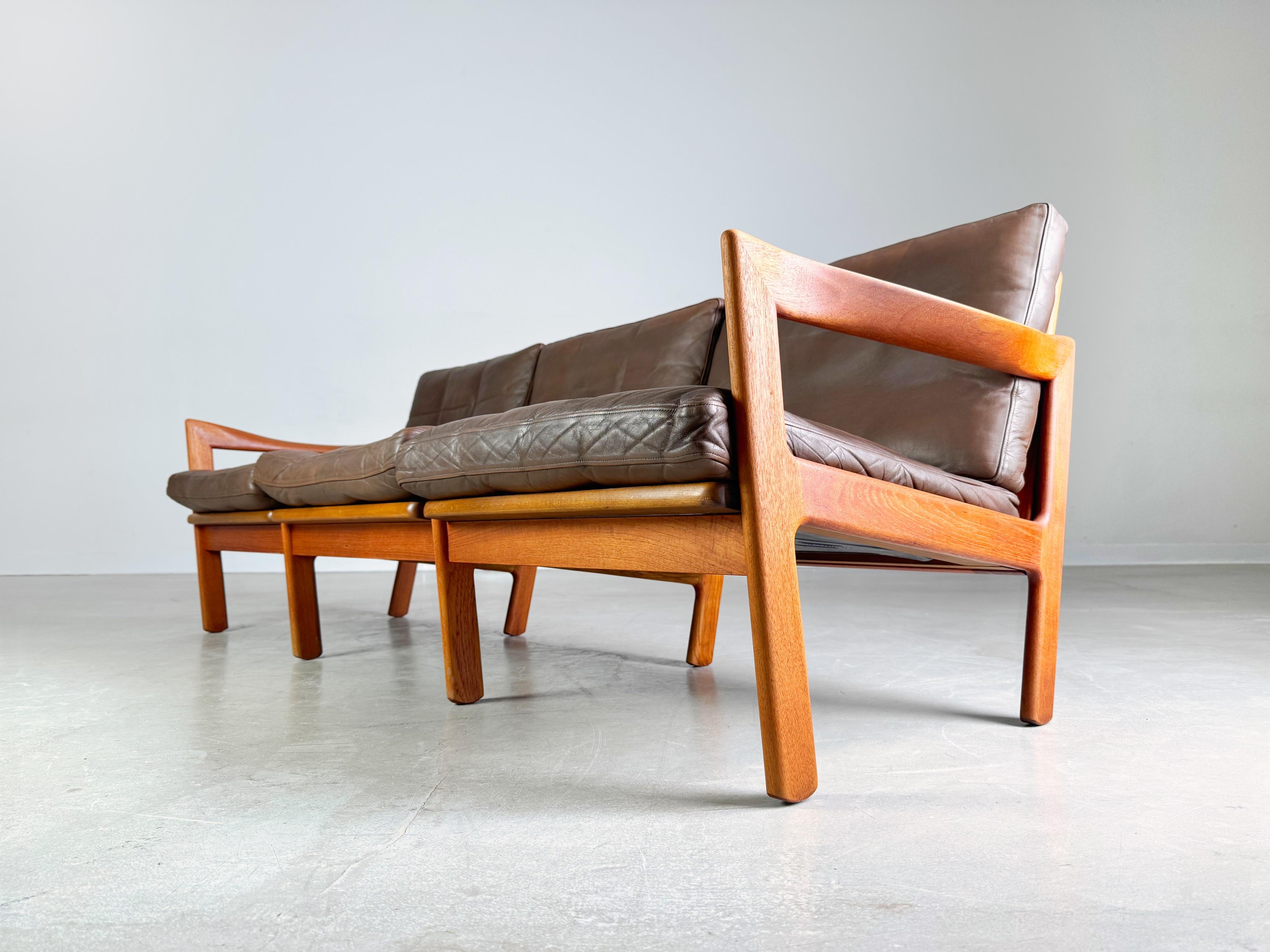 Divano a 3 posti di metà secolo Niels Eilersen Illum Wikkelsø Couch Teak in vendita 4