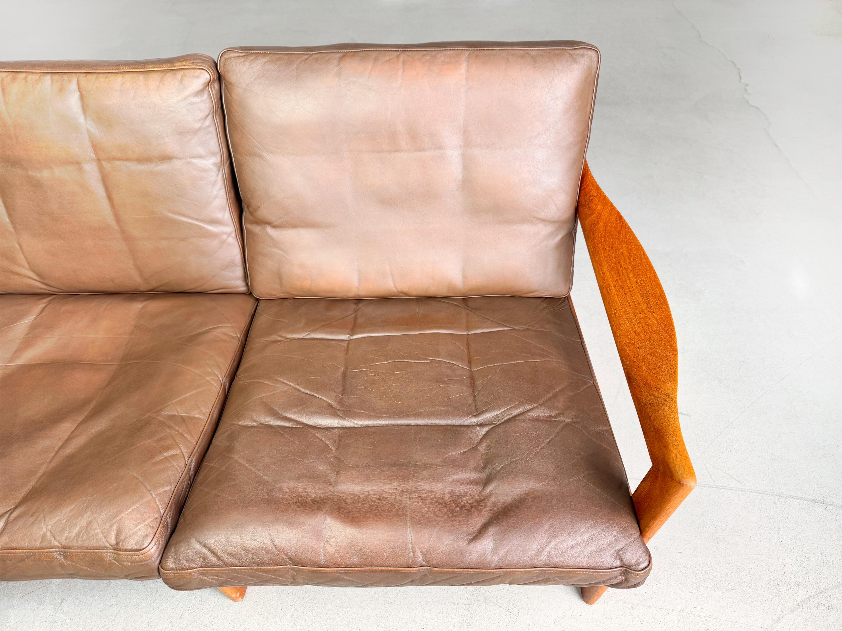 Divano a 3 posti di metà secolo Niels Eilersen Illum Wikkelsø Couch Teak in vendita 1