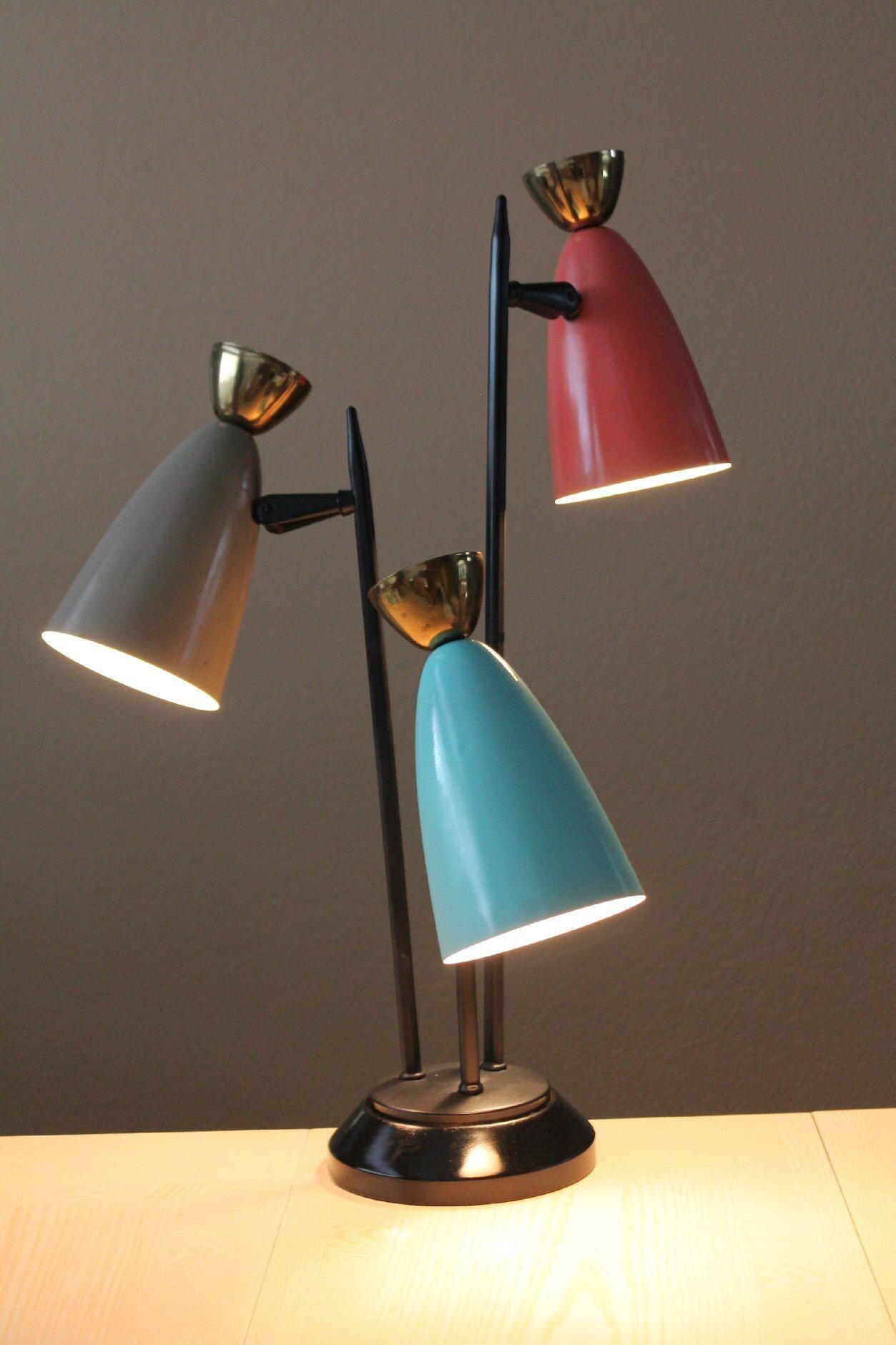 Mid Century 3-Shade Table Lamp. Lightolier Thurston Triennale Italian Style 1950 For Sale 3