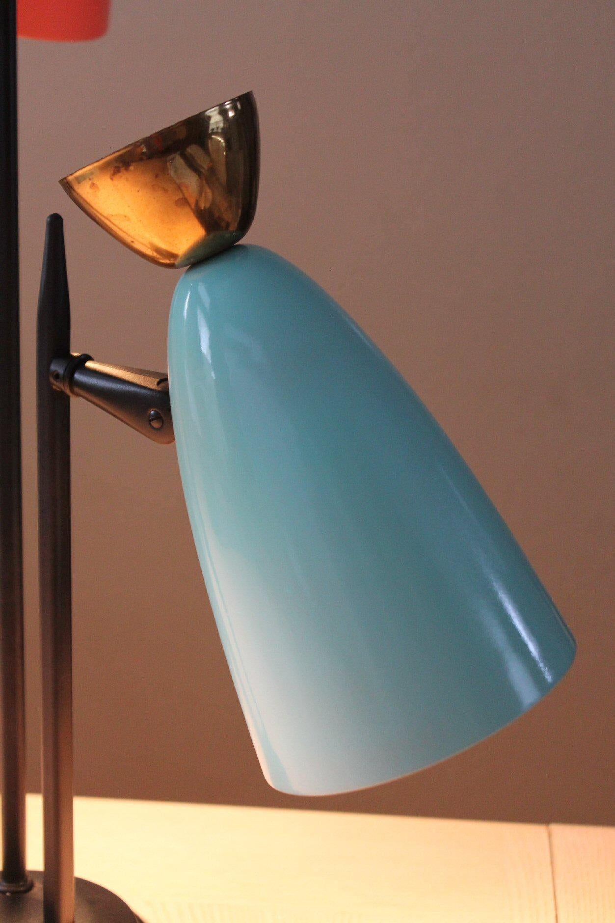 Mid Century 3-Shade Table Lamp. Lightolier Thurston Triennale Italian Style 1950 In Good Condition For Sale In Peoria, AZ