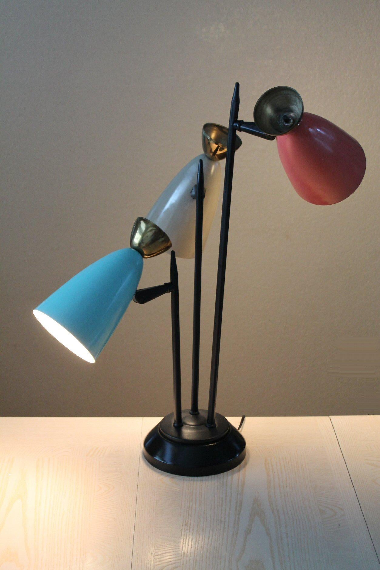 Metal Mid Century 3-Shade Table Lamp. Lightolier Thurston Triennale Italian Style 1950 For Sale
