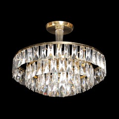 Lustre du milieu du siècle à 3 niveaux en cristal taillé et facetté, en laiton, avec tiges en verre