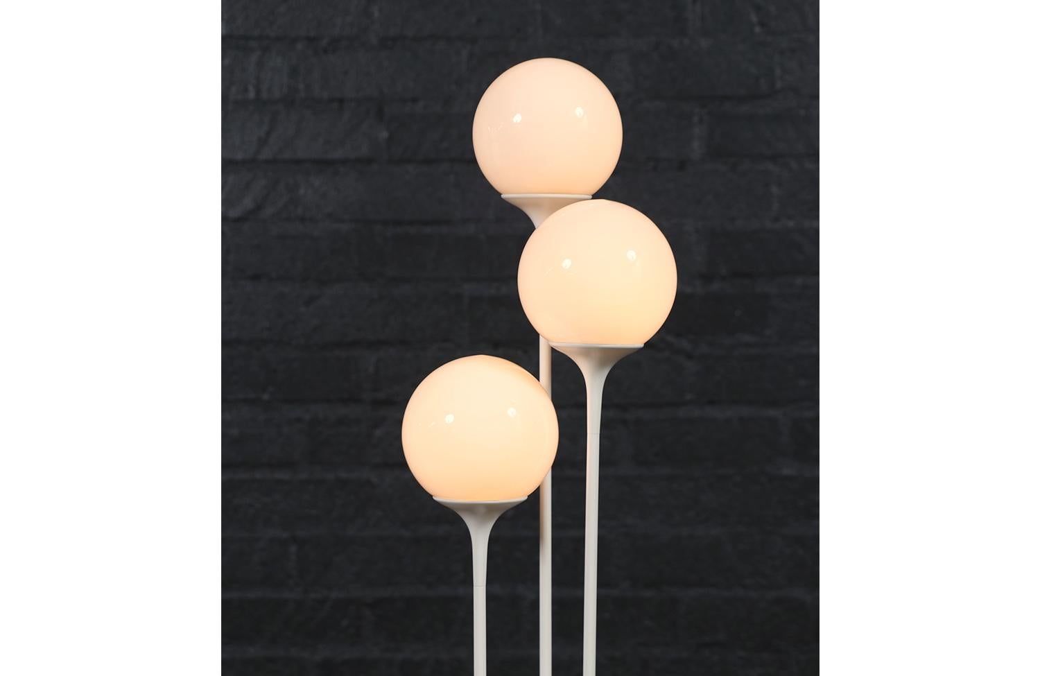 Lampes de table orbe à 3 niveaux du milieu du siècle par Lightolier Excellent état - En vente à Los Angeles, CA