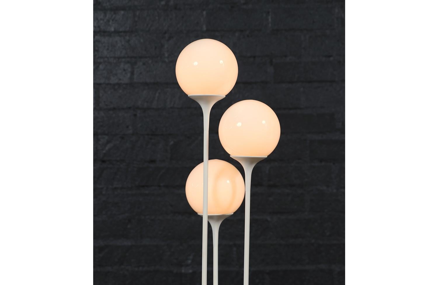 Milieu du XXe siècle Lampes de table orbe à 3 niveaux du milieu du siècle par Lightolier en vente