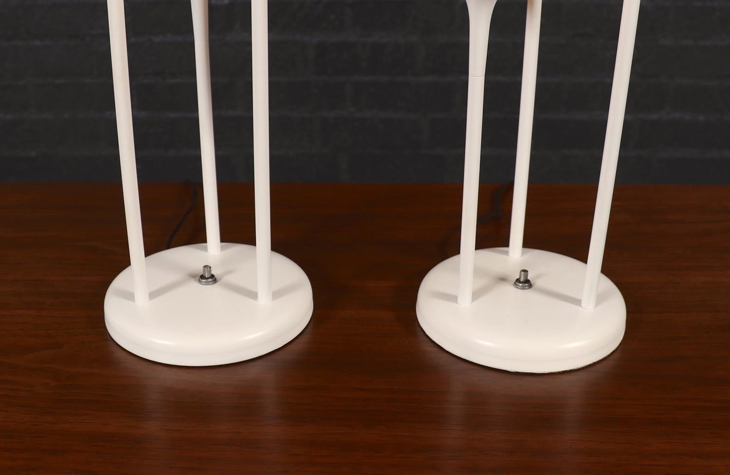 Lampes de table orbe à 3 niveaux du milieu du siècle par Lightolier en vente 3