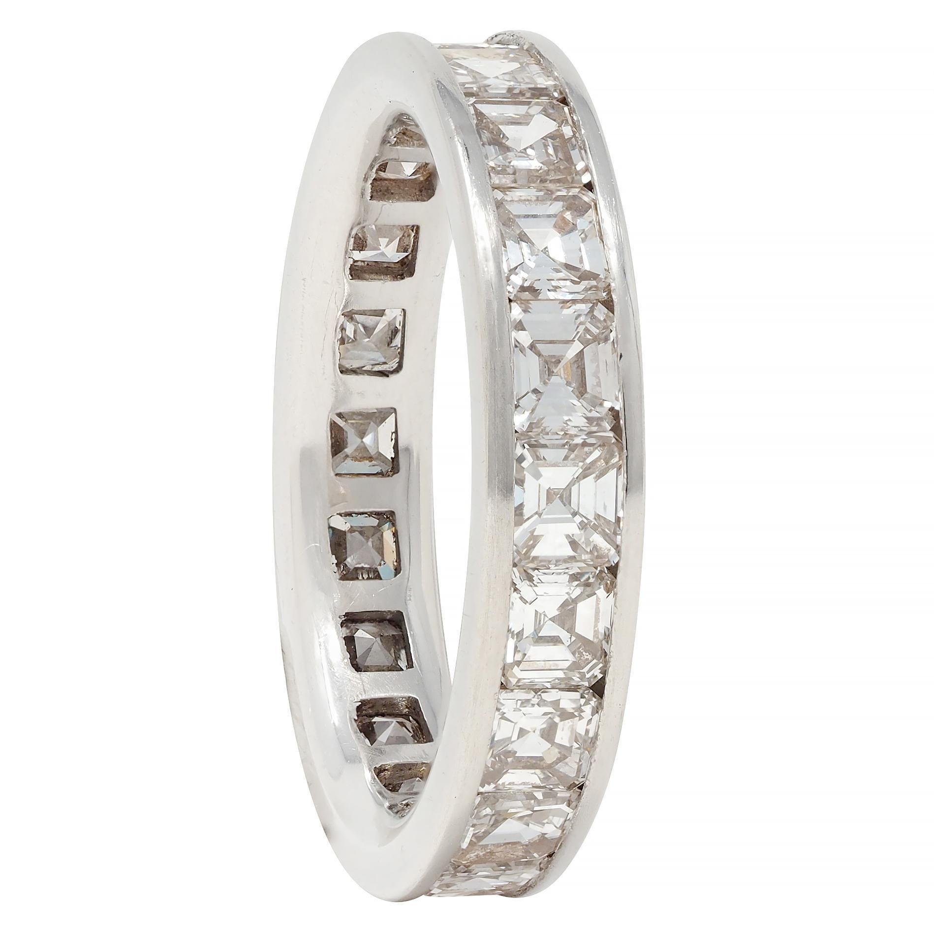 Mid-Century 3.00 CTW Emerald Cut Diamond Platinum Vintage Eternity Band Ring In Excellent Condition For Sale In Philadelphia, PA