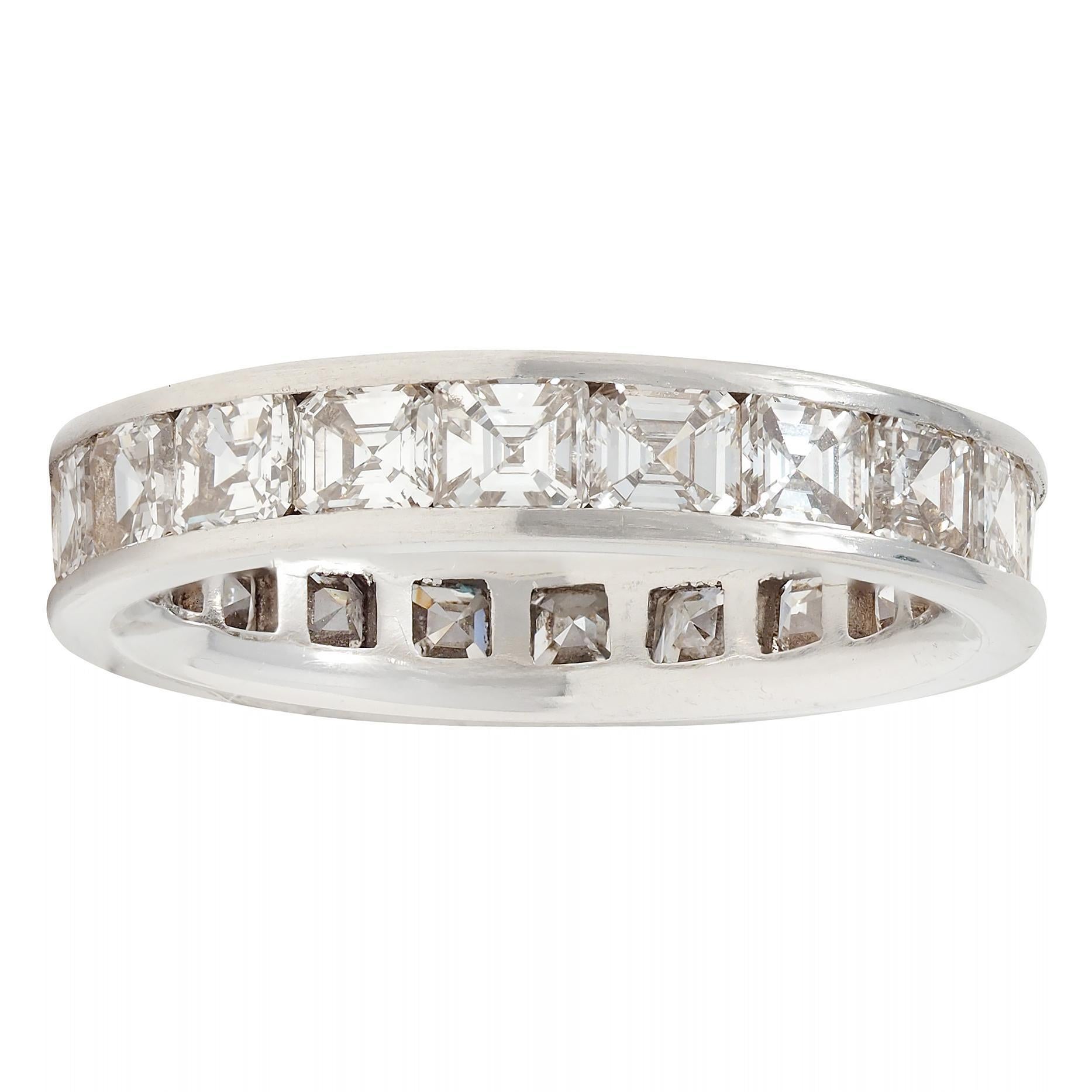 Mid-Century 3.00 CTW Emerald Cut Diamond Platinum Vintage Eternity Band Ring For Sale 1