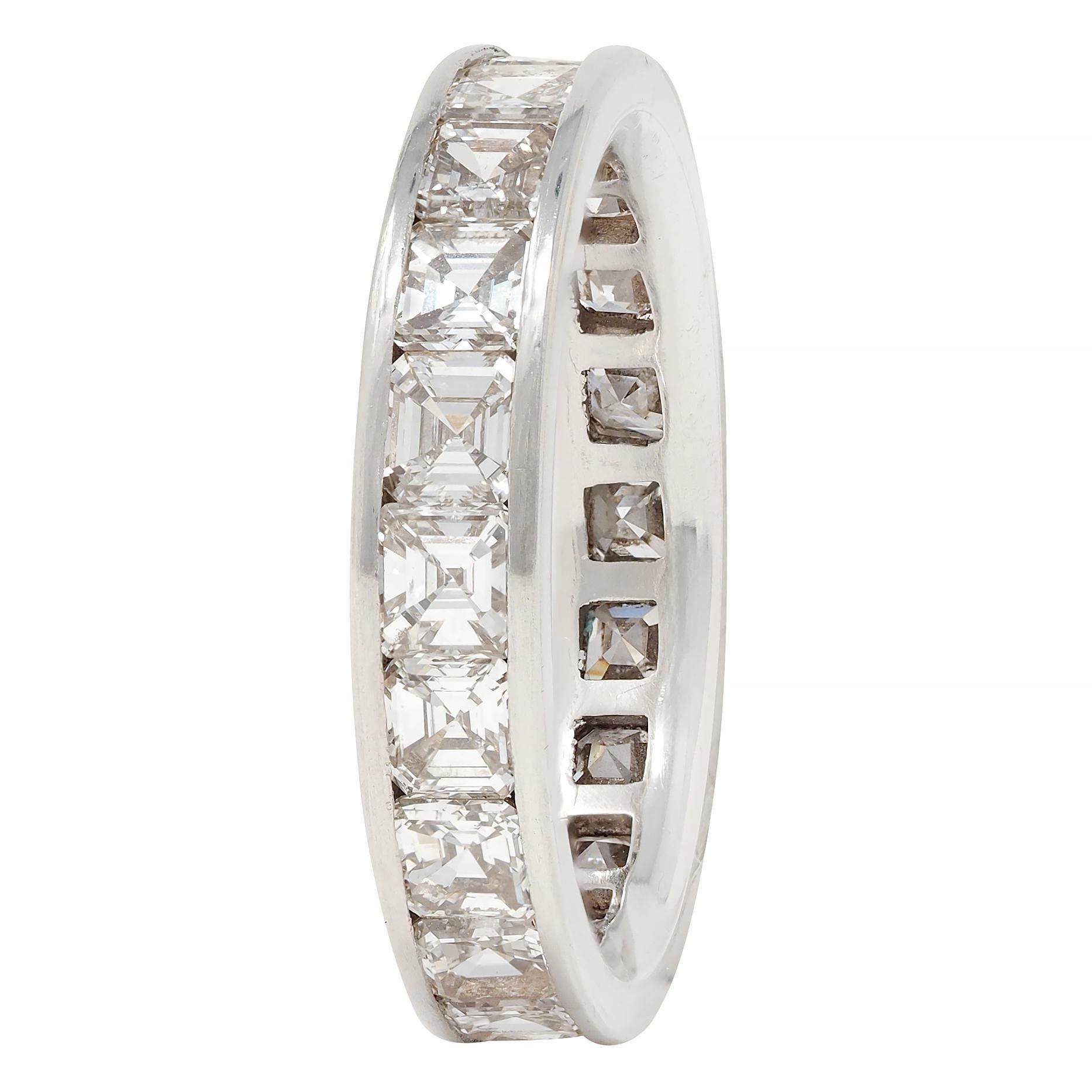 Mid-Century 3.00 CTW Emerald Cut Diamond Platinum Vintage Eternity Band Ring For Sale 4