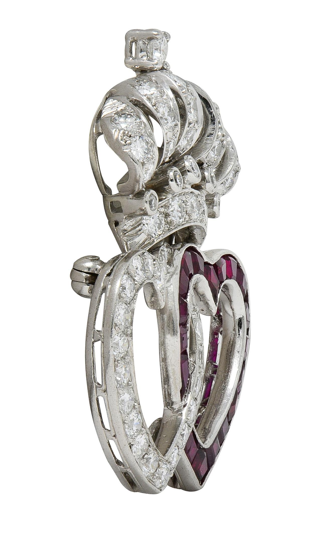 Mid-Century 3,16 CTW Diamant Rubin Platin Vintage Herz Krone Brosche (Brillantschliff) im Angebot