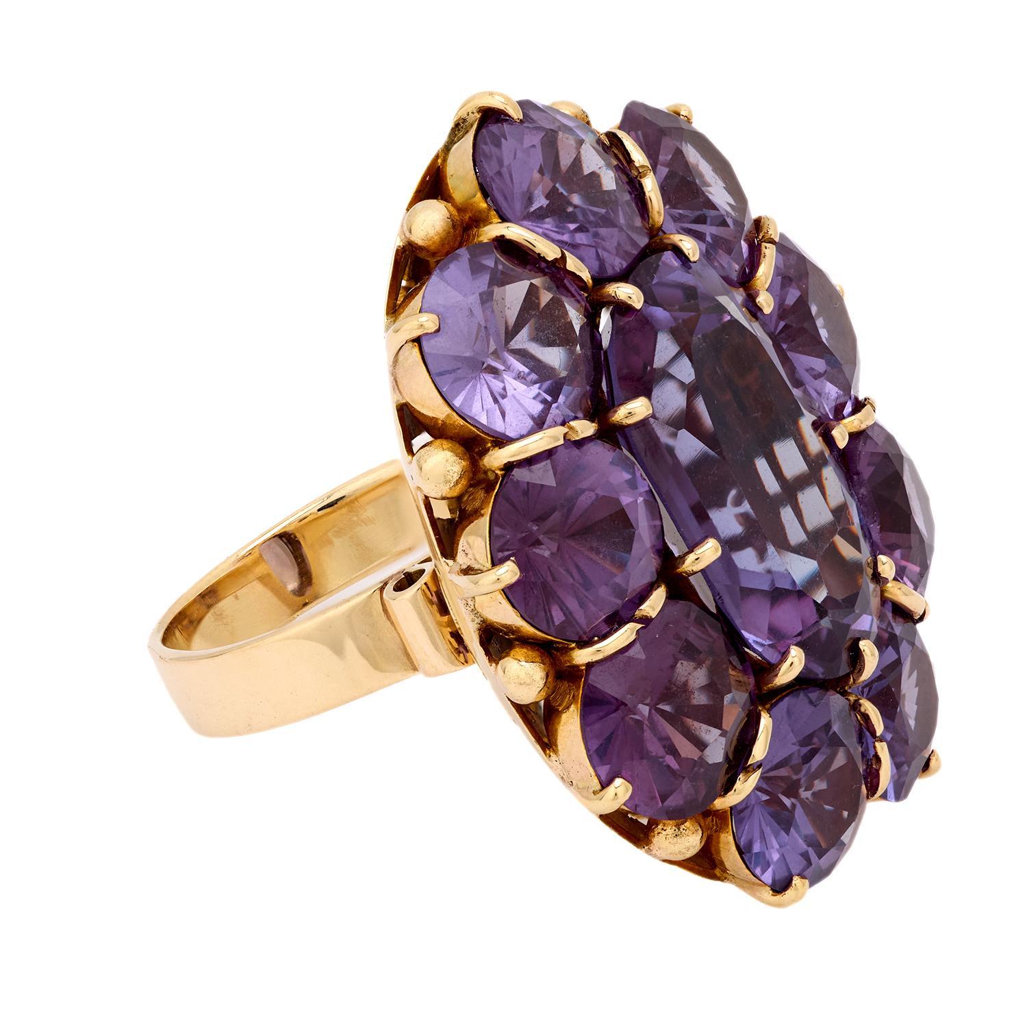 Bague cocktail du milieu du siècle en or jaune 14 carats avec saphir synthétique violet de 35,75 carats Bon état - En vente à Beverly Hills, CA