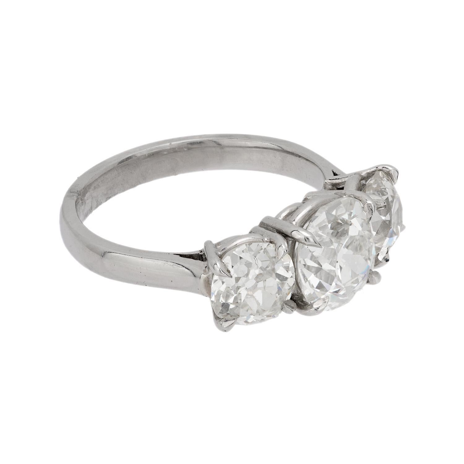 Bague à 3 pierres du milieu du siècle, poids total des diamants de 3,61 carats Bon état - En vente à Beverly Hills, CA