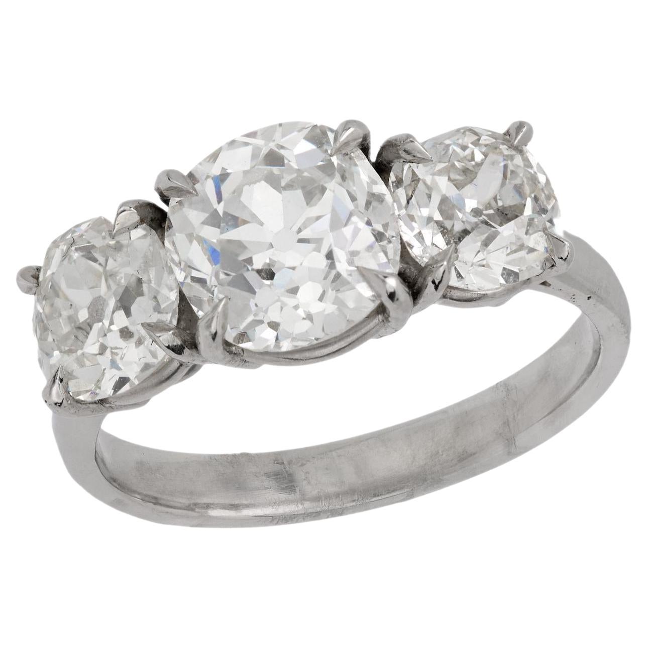 Bague à 3 pierres du milieu du siècle, poids total des diamants de 3,61 carats en vente
