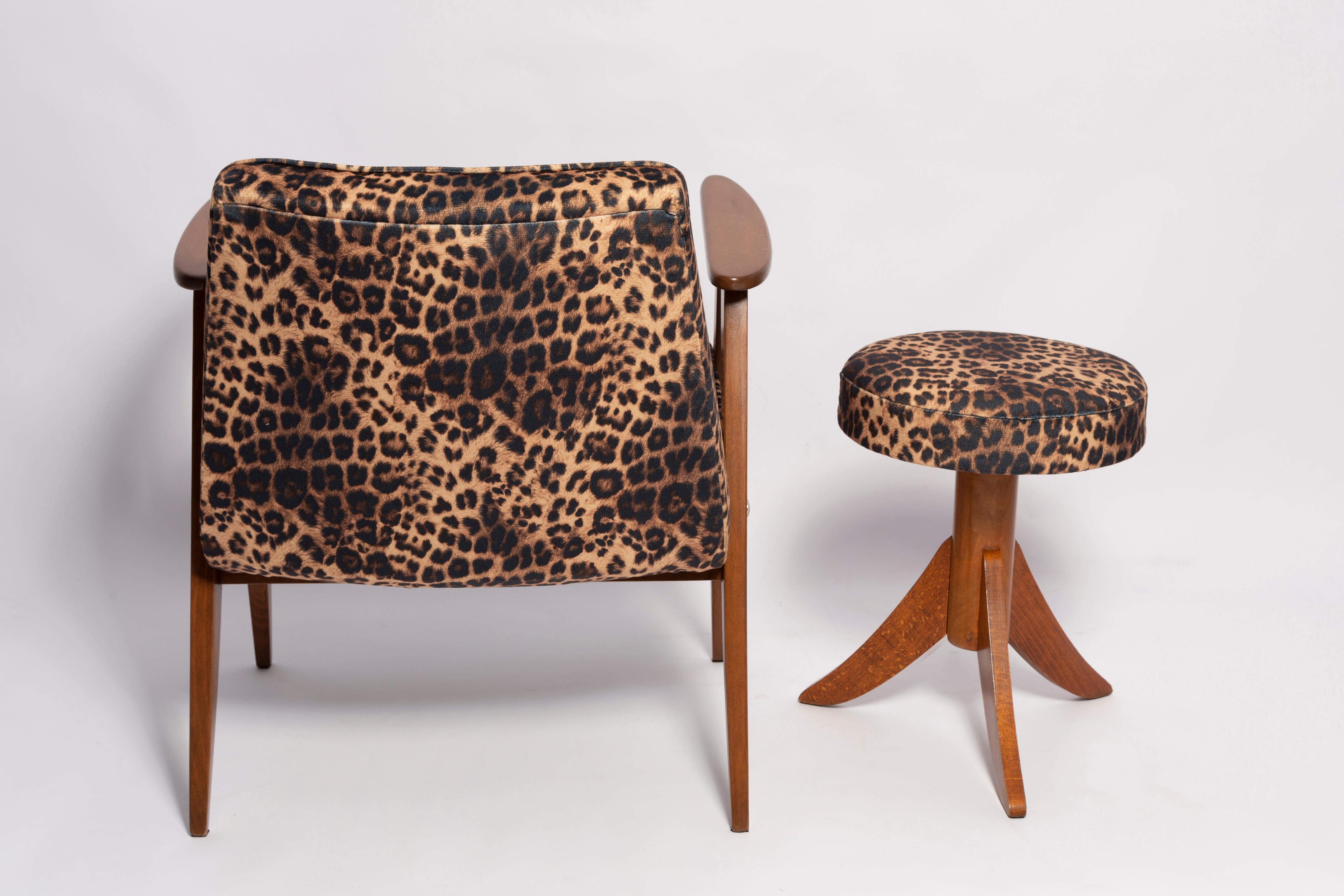 Mid-Century 366 Armchair and Stool in Leopard Velvet, by Chierowski, Europe 1960s In Excellent Condition For Sale In 05-080 Hornowek, PL