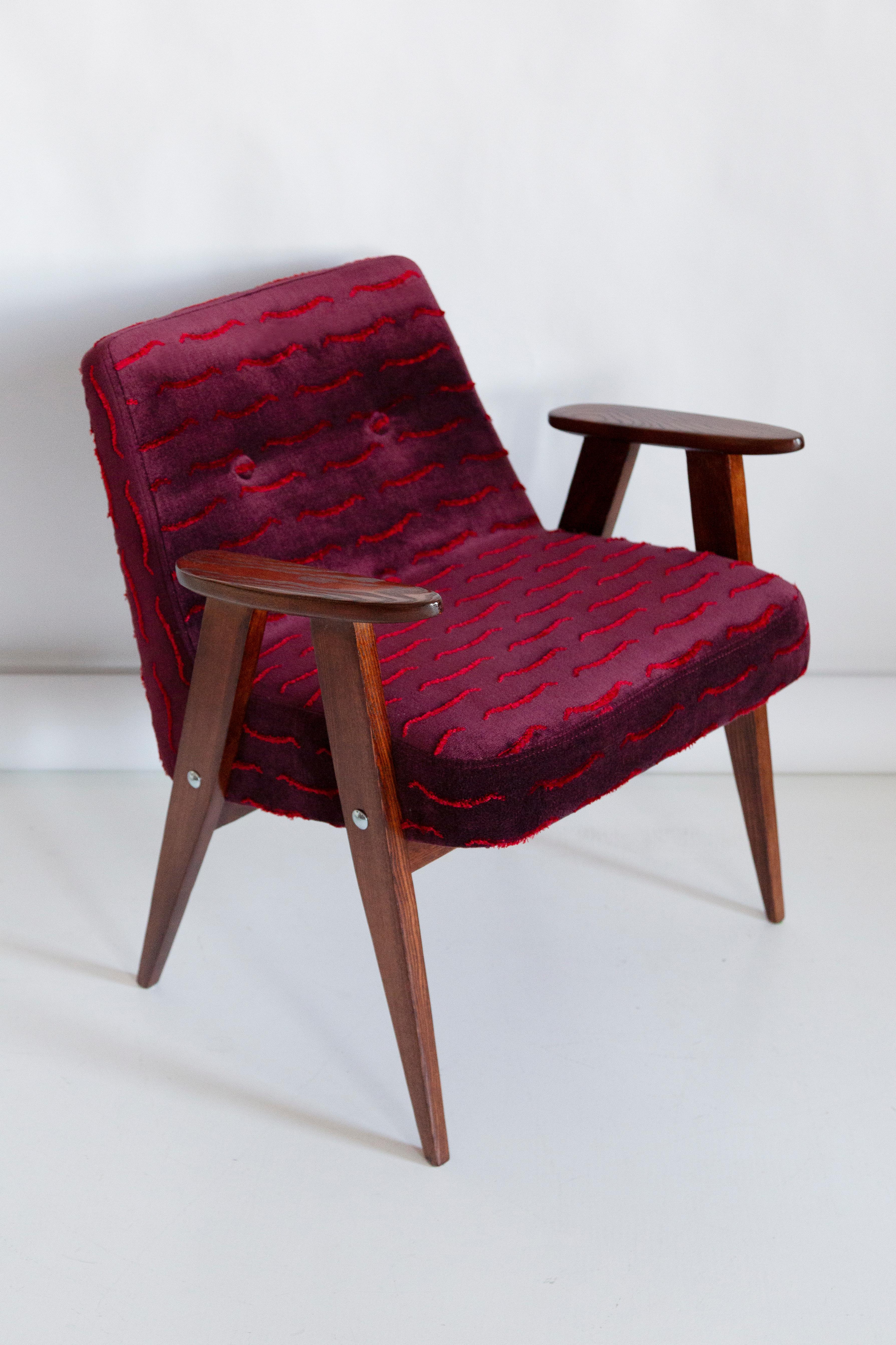 Mid-Century 366 Armchair, Dark Red Velvet, by Jozef Chierowski, Europe, 1960s In Excellent Condition For Sale In 05-080 Hornowek, PL