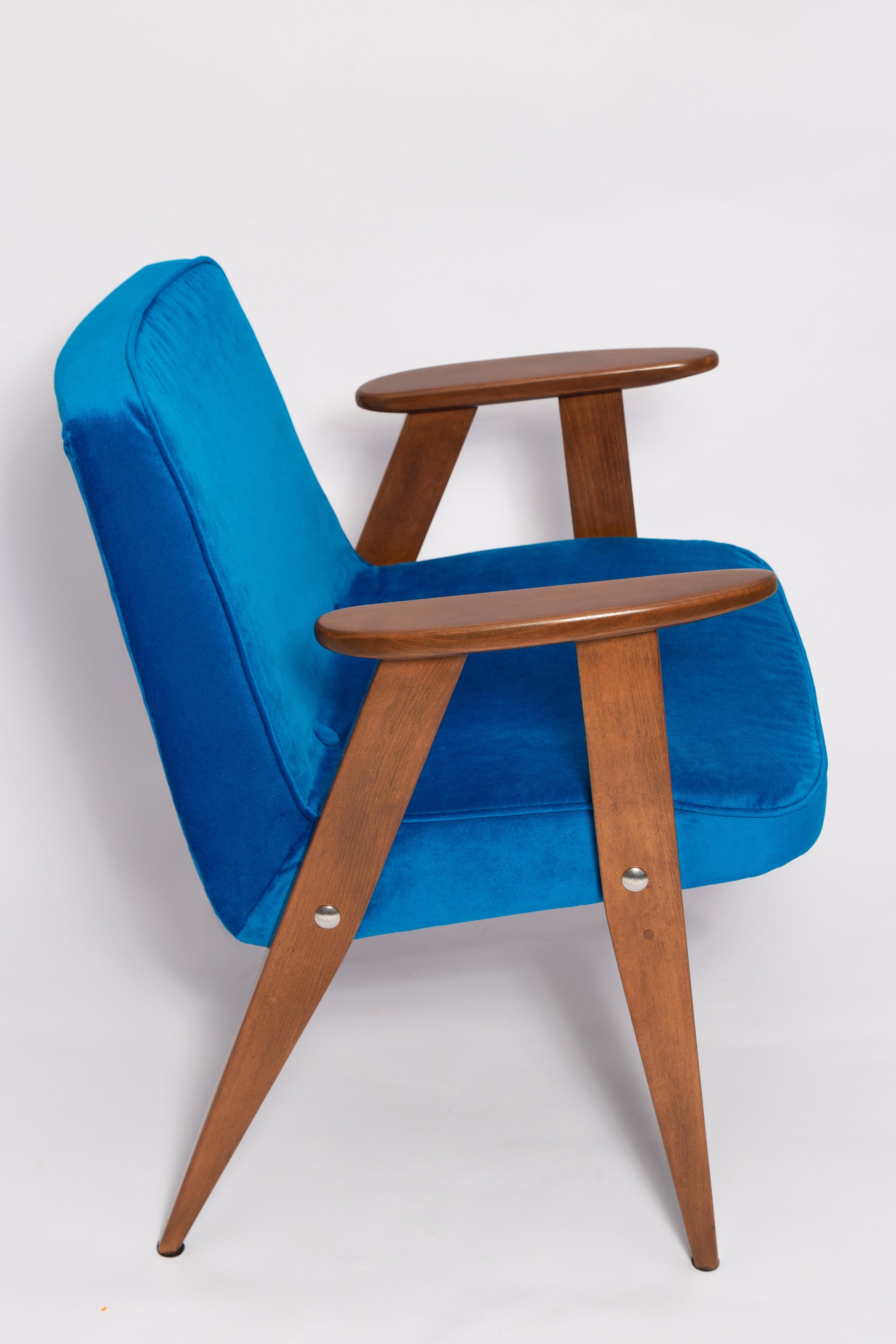 Mid-Century 366 Armchair in Blue Velvet, by Jozef Chierowski, Europe 1960s In Excellent Condition For Sale In 05-080 Hornowek, PL