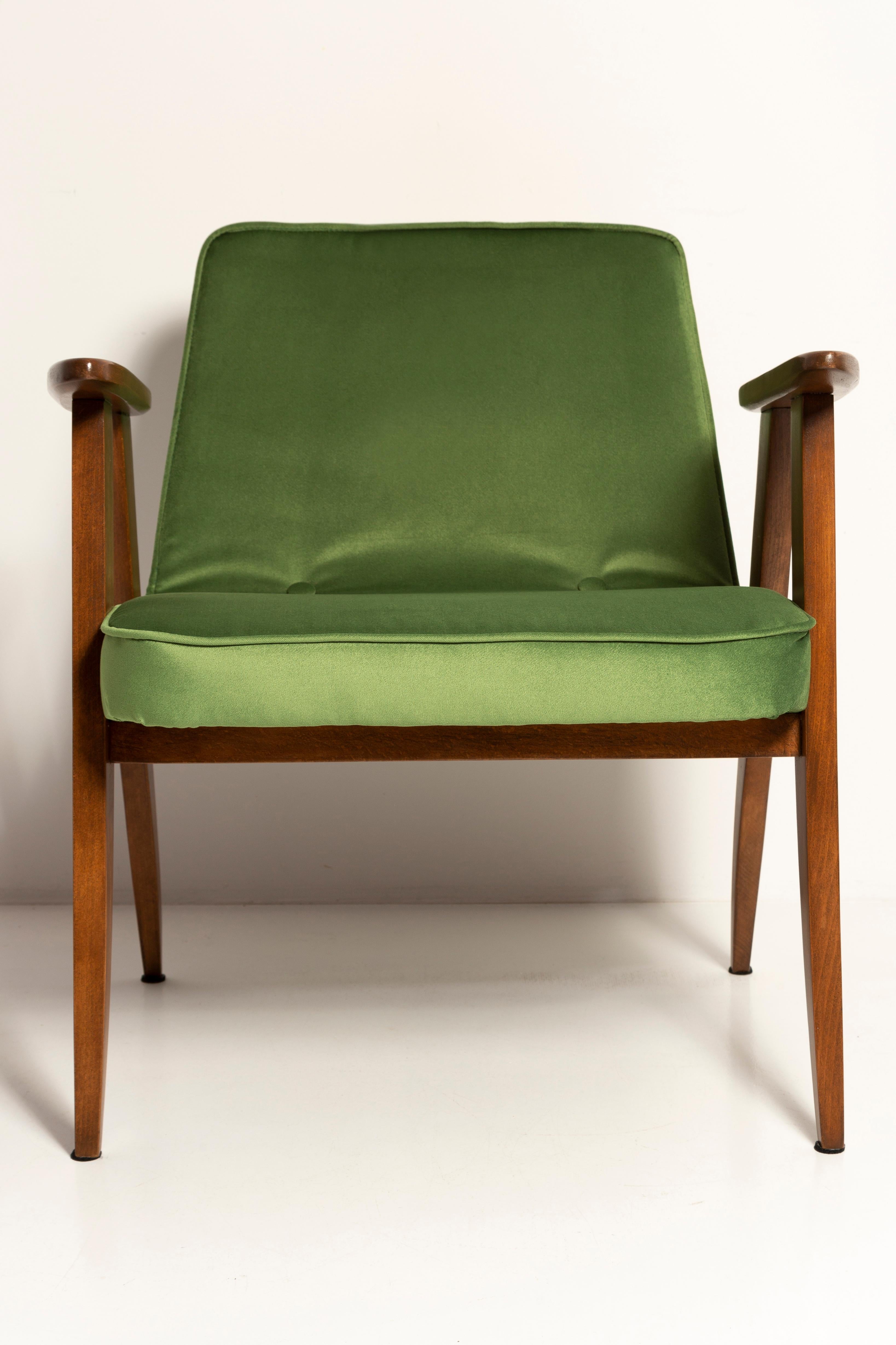 Mid Century 366 Armchair in Green Velvet, by Jozef Chierowski, Europe, 1960s For Sale 1