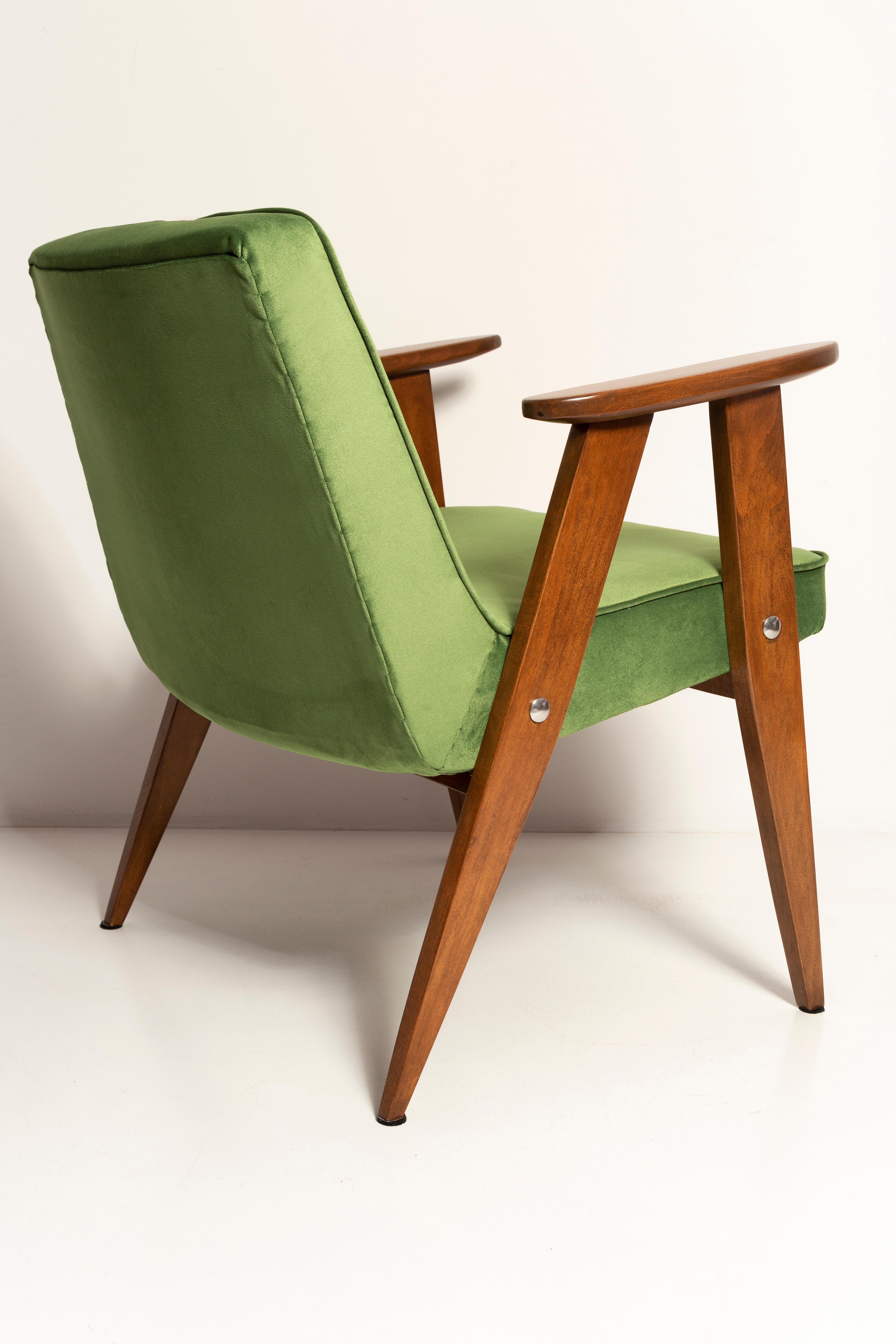 Mid Century 366 Armchair in Green Velvet, by Jozef Chierowski, Europe, 1960s In Excellent Condition For Sale In 05-080 Hornowek, PL